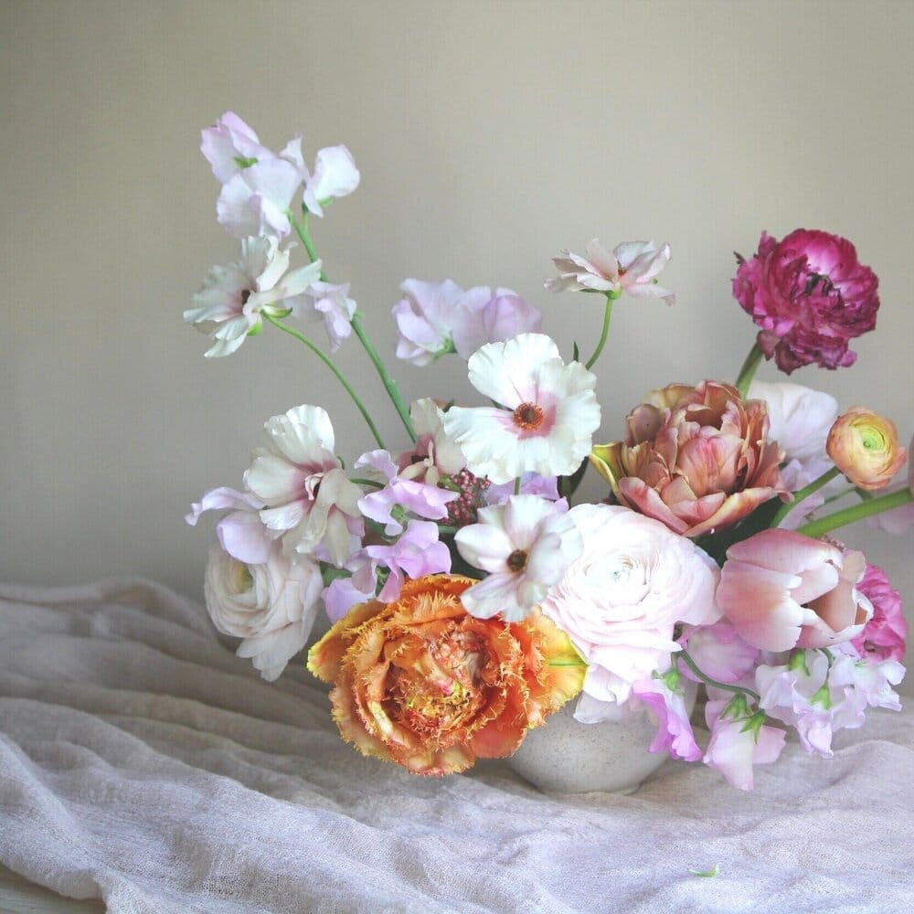 field/seattlebridemag_com_239elwb01_blackmesh_com/2021/image/anthera floral - seattle.jpeg