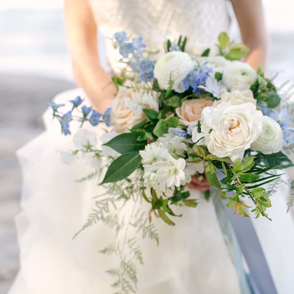 field/wibride_com_239elwb01_blackmesh_com/2021/image/milwaukee-community-sailing-center-wisconsin-experienced-wedding-florist-milwaukee-flower-co.jpg