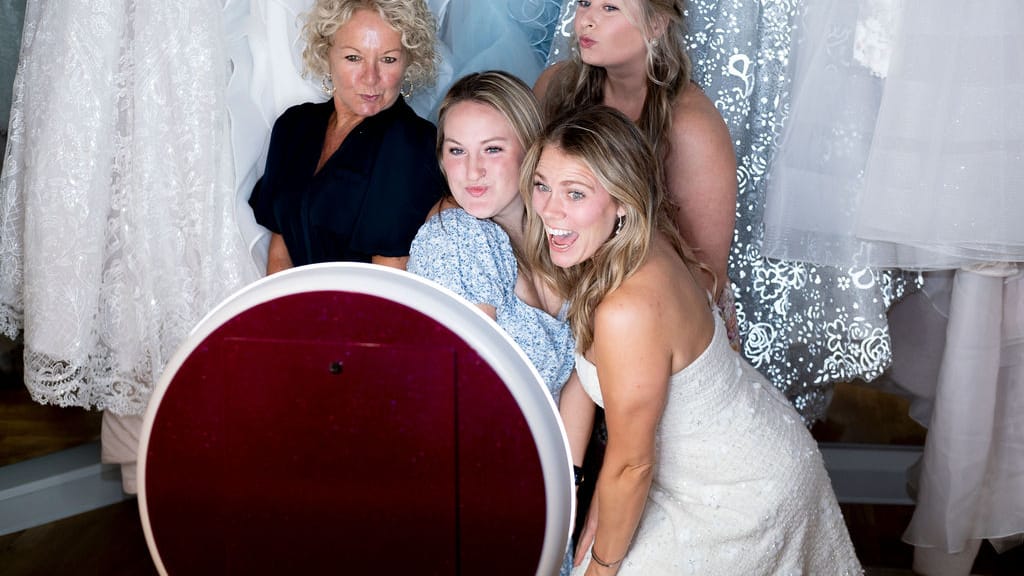 2025-09/JulieTrinhPhotographyHayleyPaigeTrunkShowRhylanLang2025-326.jpg