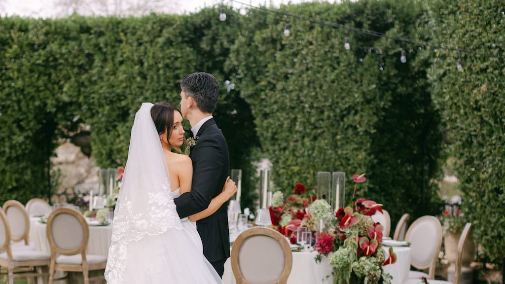 2026-03/044-Sara-Bishop-Wrigley-Mansion-red-luxury-wedding-February 10, 2025_0.jpg