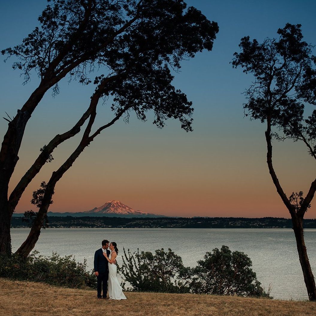 field/seattlebridemag_com_239elwb01_blackmesh_com/2021/image/20210724 Sally & Kurt 2801_websize.jpg
