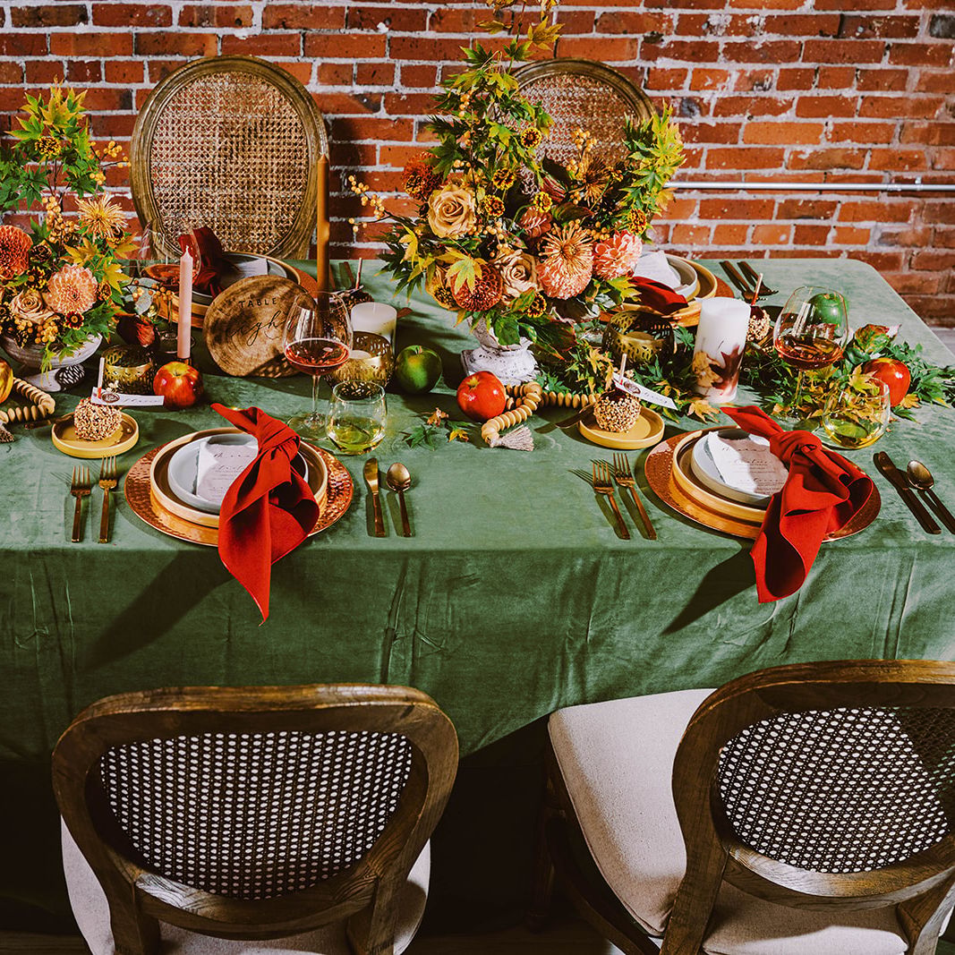 field/seattlebridemag_com_239elwb01_blackmesh_com/2022/image/JT300144.jpg