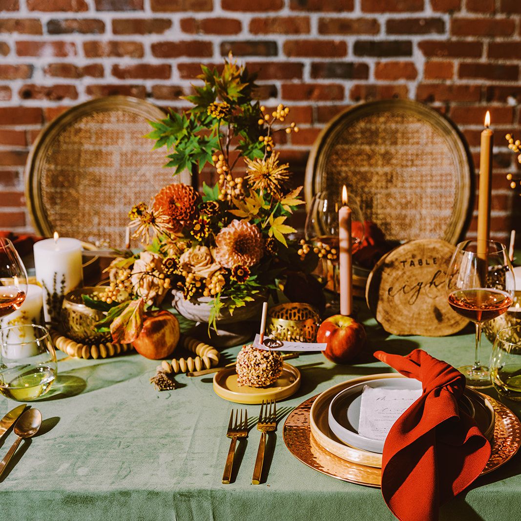 field/seattlebridemag_com_239elwb01_blackmesh_com/2023/image/JT300218.jpg