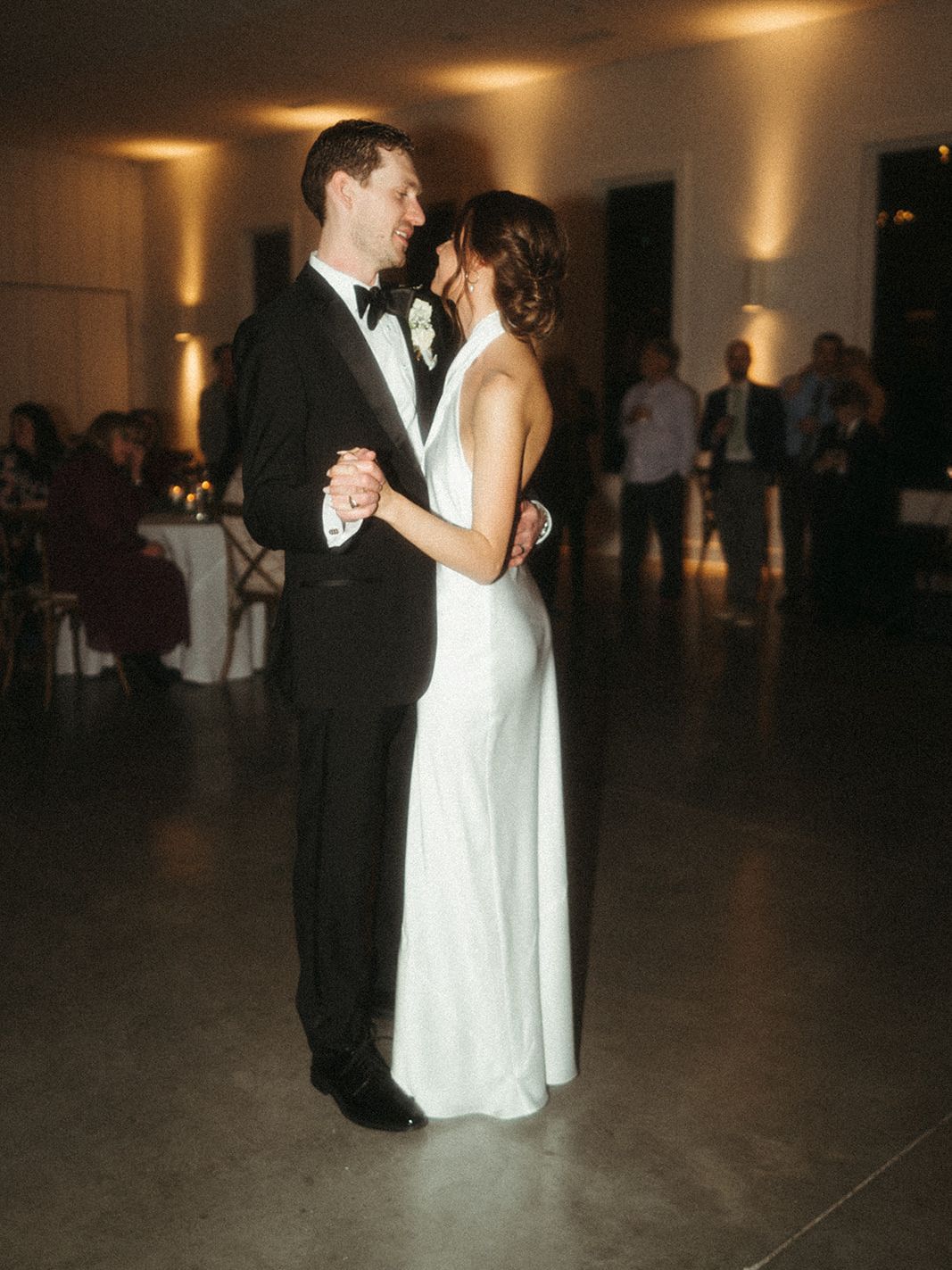 2023-12/hutton-house-mn-wedding-photographer-1061_websize.jpg