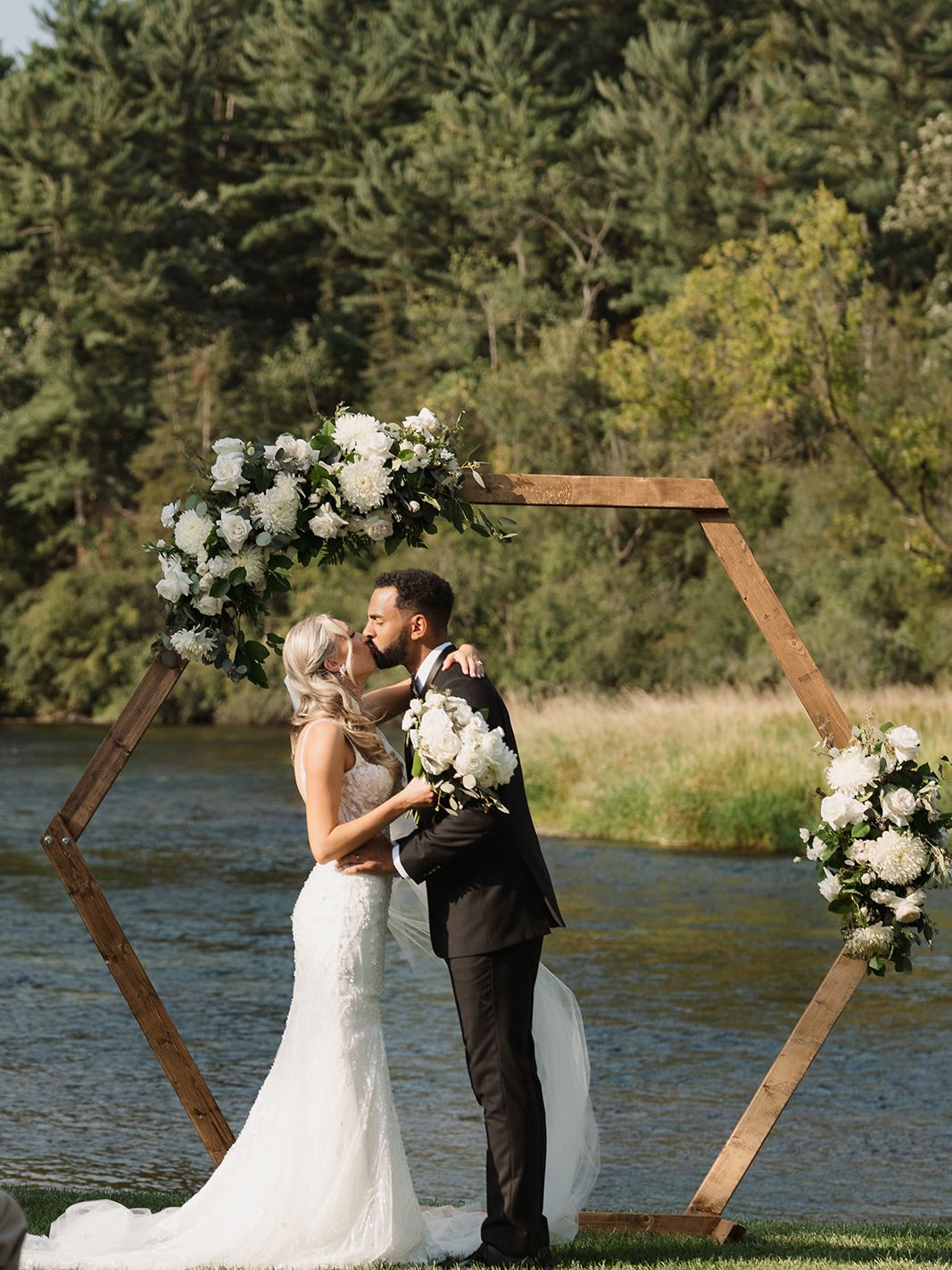 2024-12/wisconsin-fall-wedding-la-pointe-somerset-68_websize.jpg