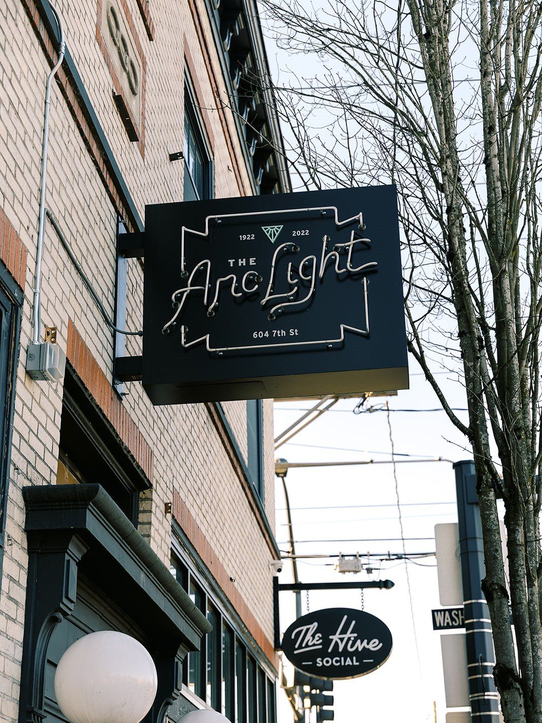 2025-01/Simple-Joie-Photography-Oregon-Wedding-Day-Release-Party-The-Arc-Light-4.jpg