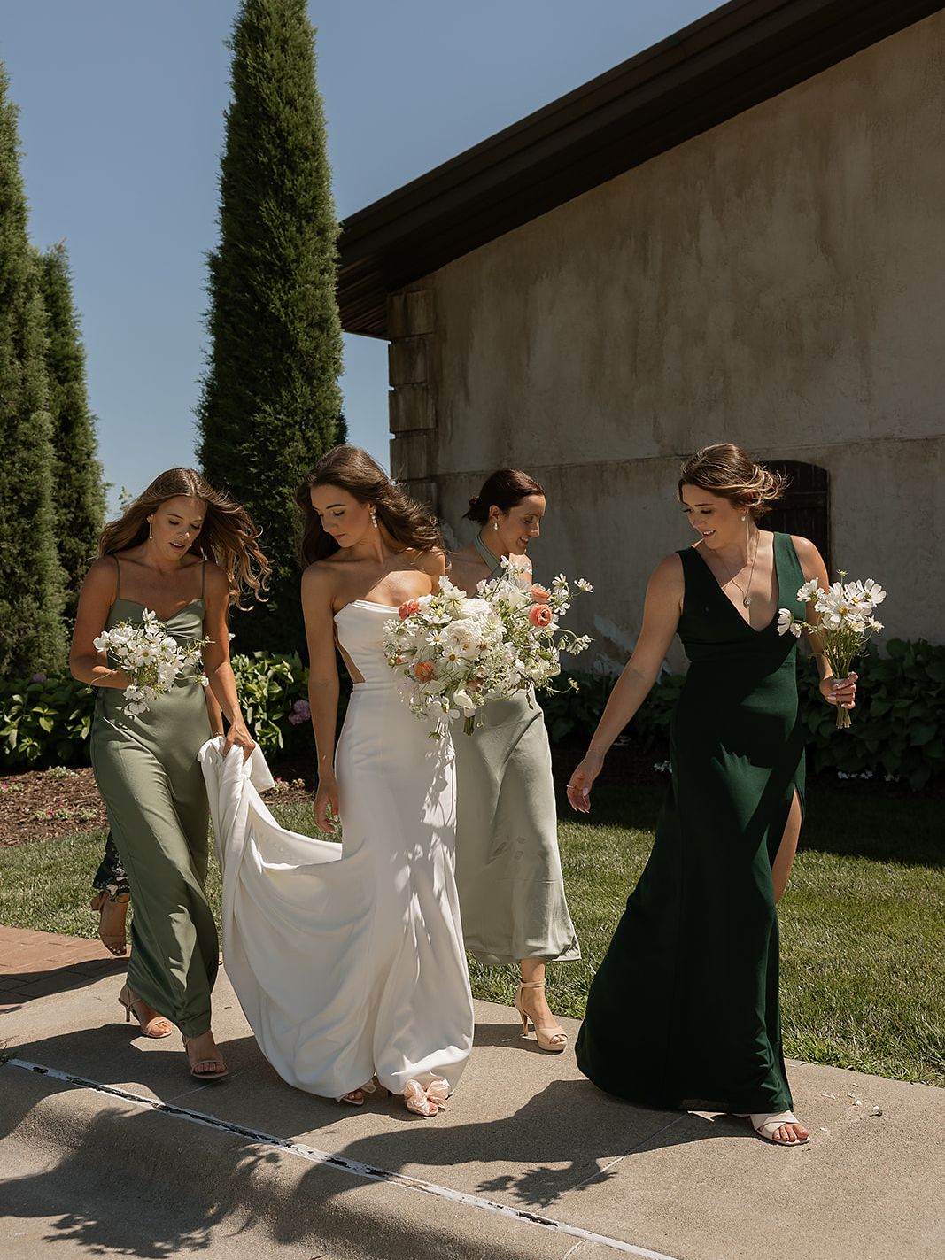 2025-04/ANNAMANTINI-WEDDING-THEWINTERSTEINS-421_websize.jpg