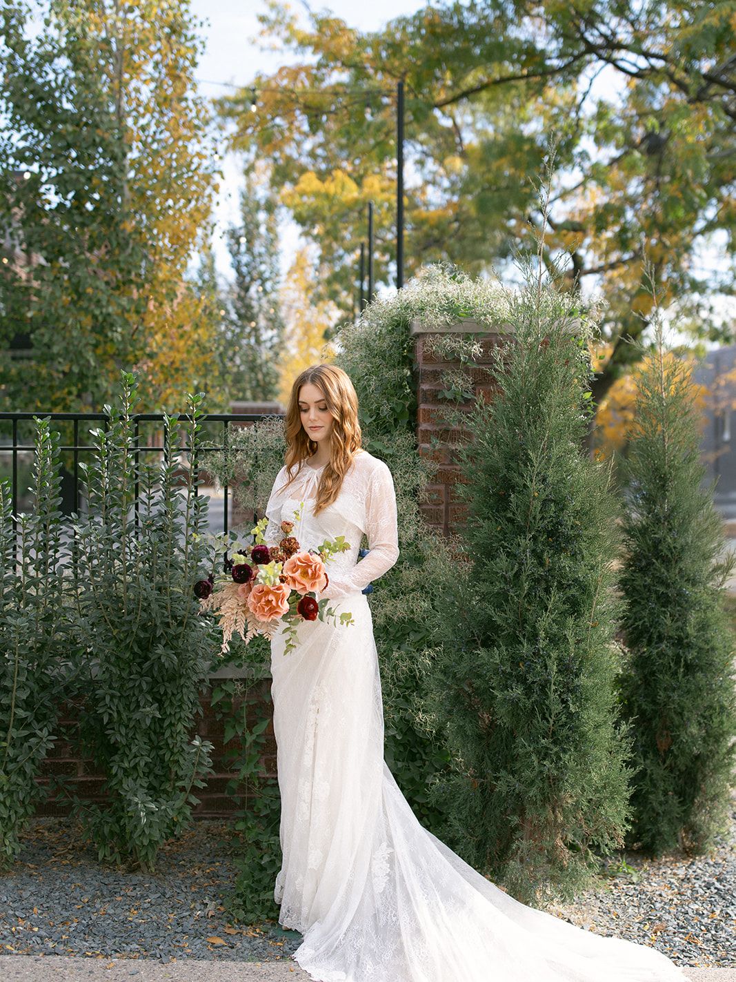 2025-10/autumnal_wedding_minneapolis_minnesota_wedding_the_whim_loui_photography_archifete-19.jpg