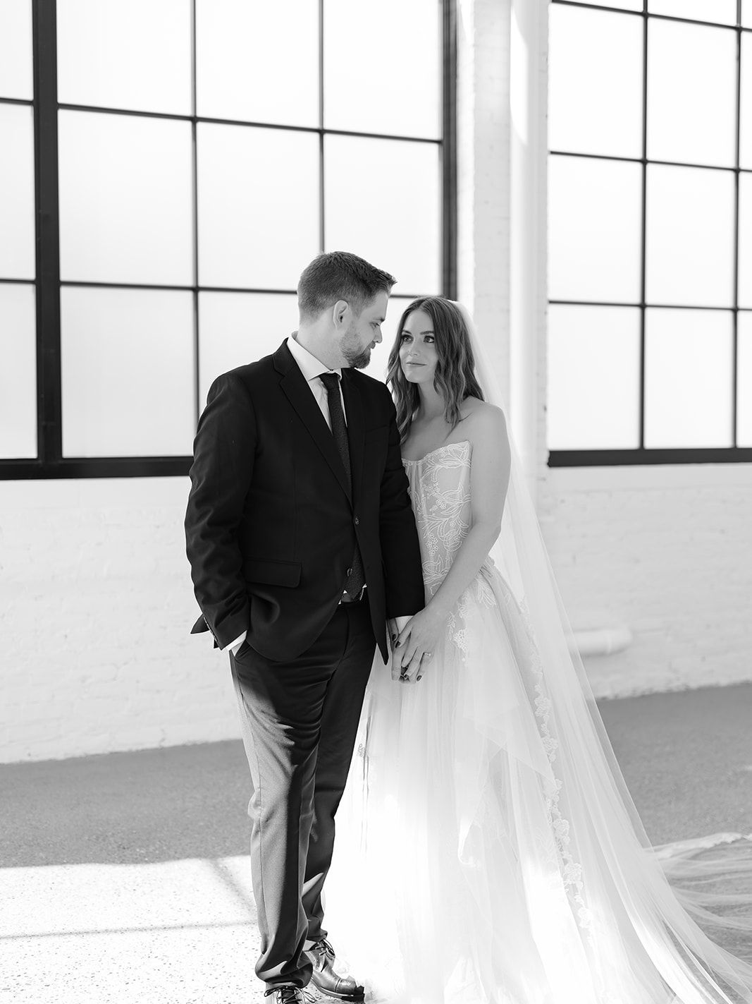 2025-10/autumnal_wedding_minneapolis_minnesota_wedding_the_whim_loui_photography_archifete-208.jpg