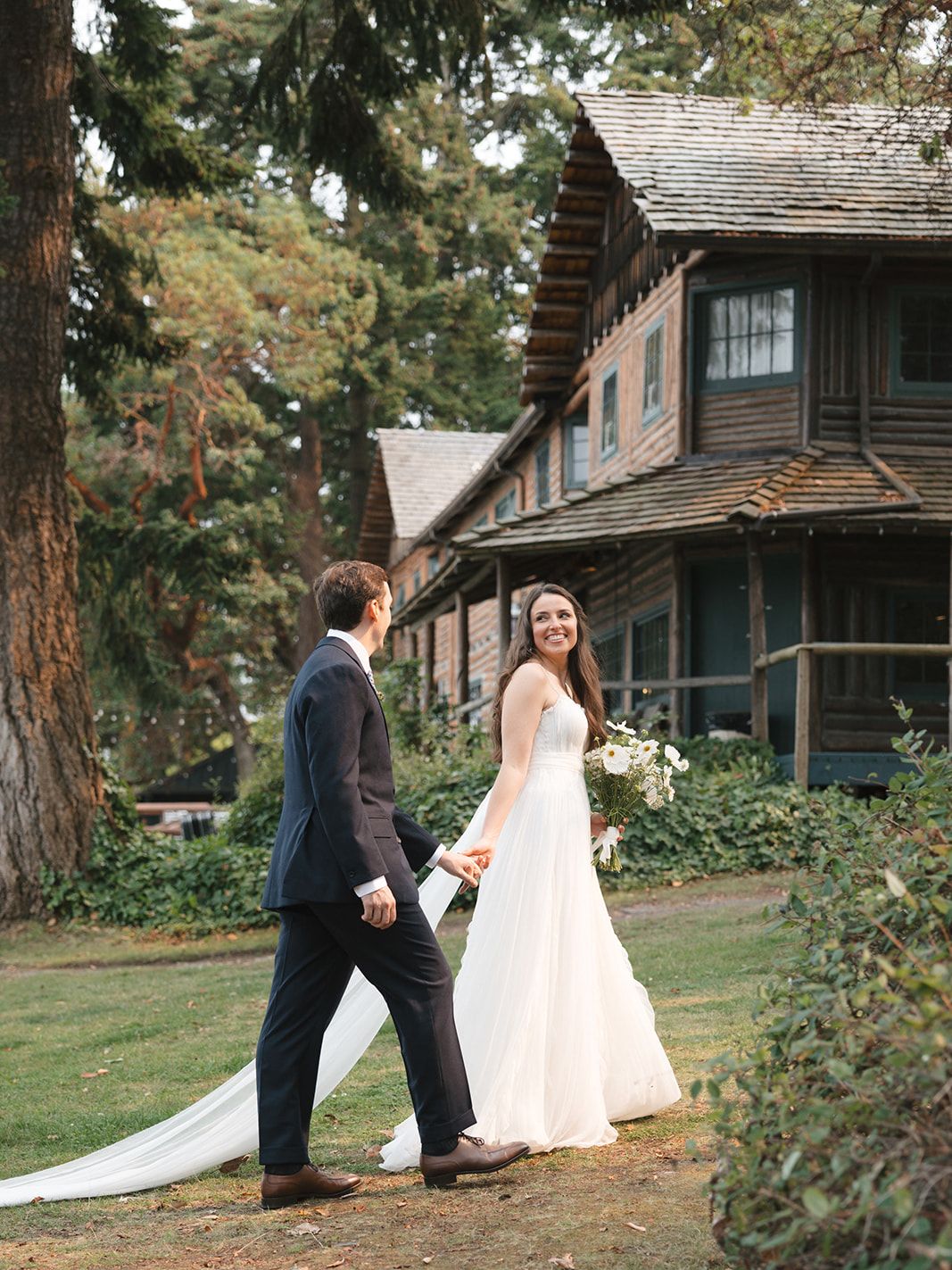 2025-10/e&c_wedding-104.jpg