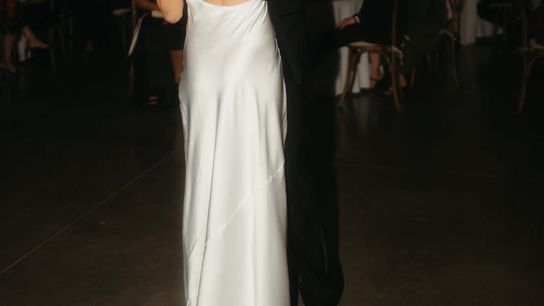 2023-12/hutton-house-mn-wedding-photographer-1055_websize.jpg