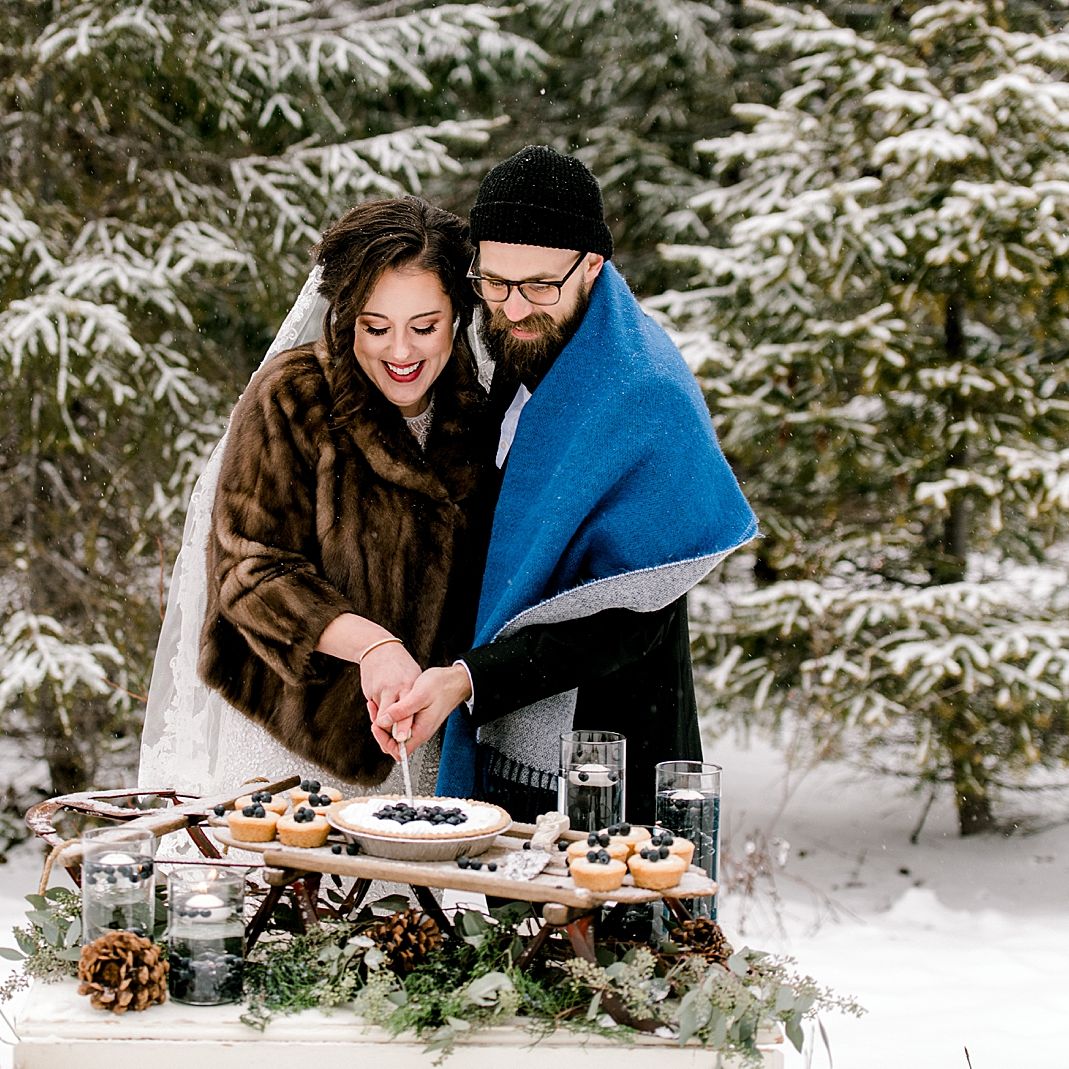 field/seattlebridemag_com_239elwb01_blackmesh_com/2019/image/2019-12-16_0021.jpg