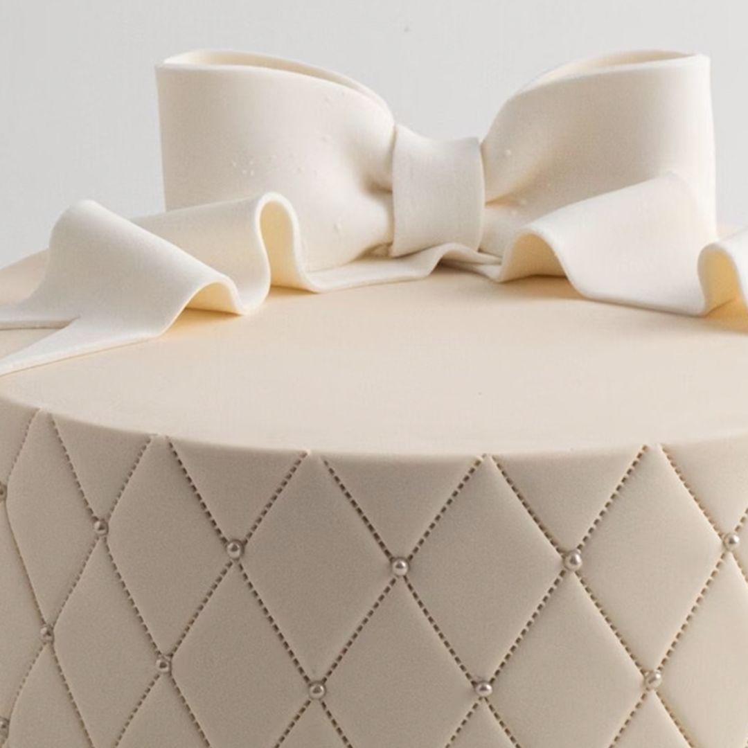 bow cakes