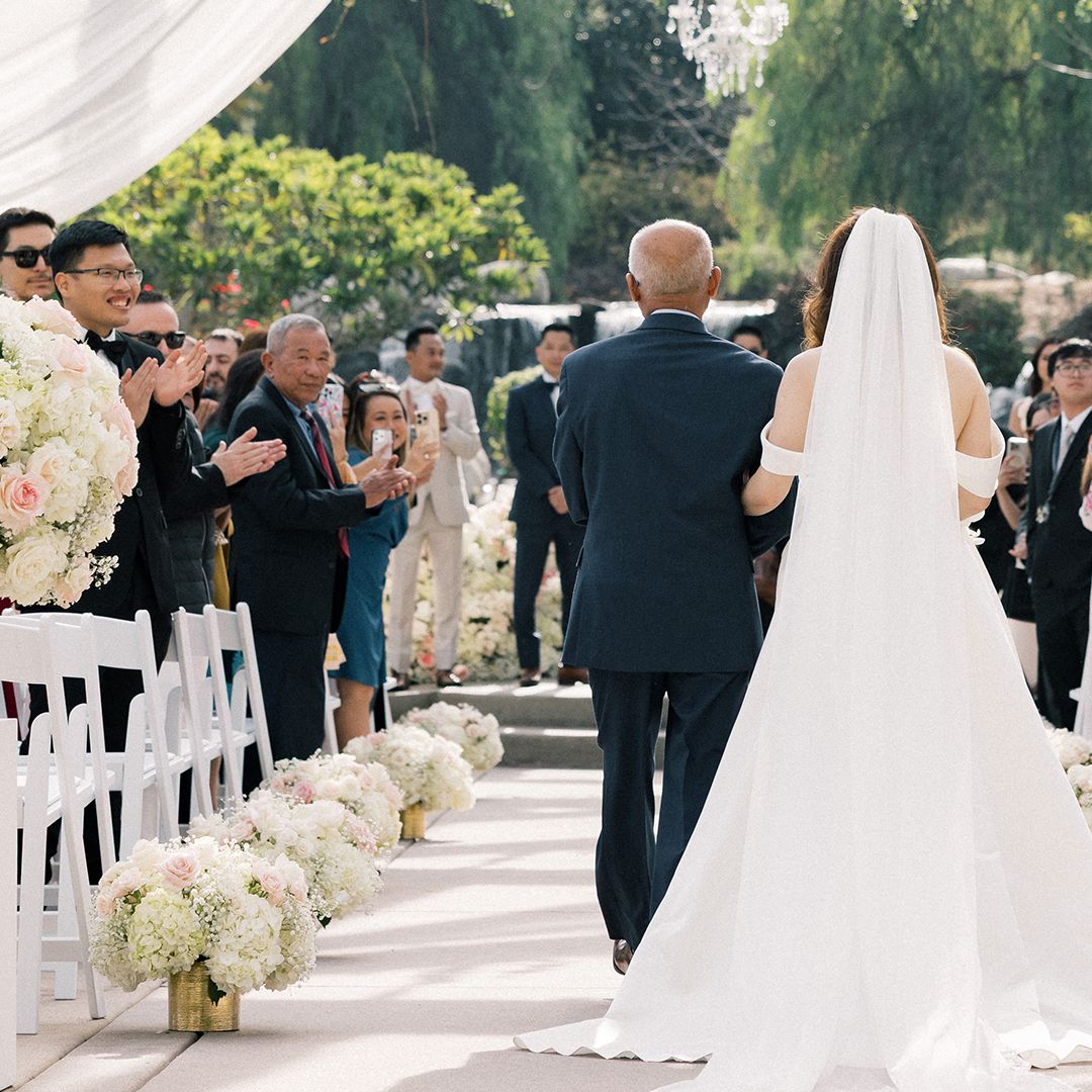 Ceremony design for Tania and James, Venue: @coyotehillsgcevents, Florals: @kateflowersla, Photography: @tinphotography