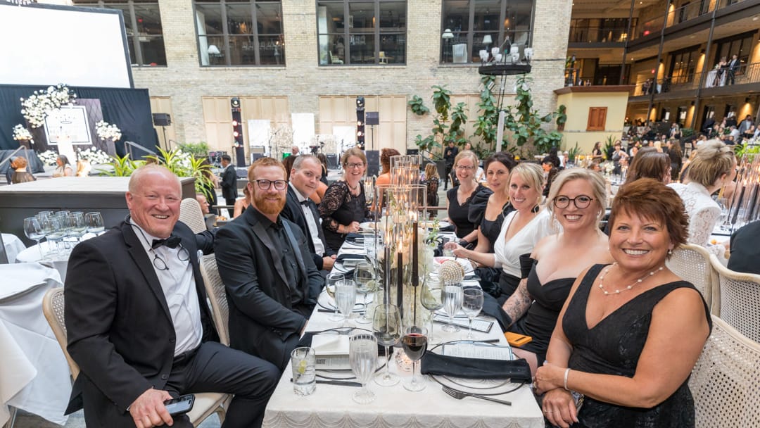 2023-08/2023_0439_MN-Bride-Awards_YuppyPhoto.jpg