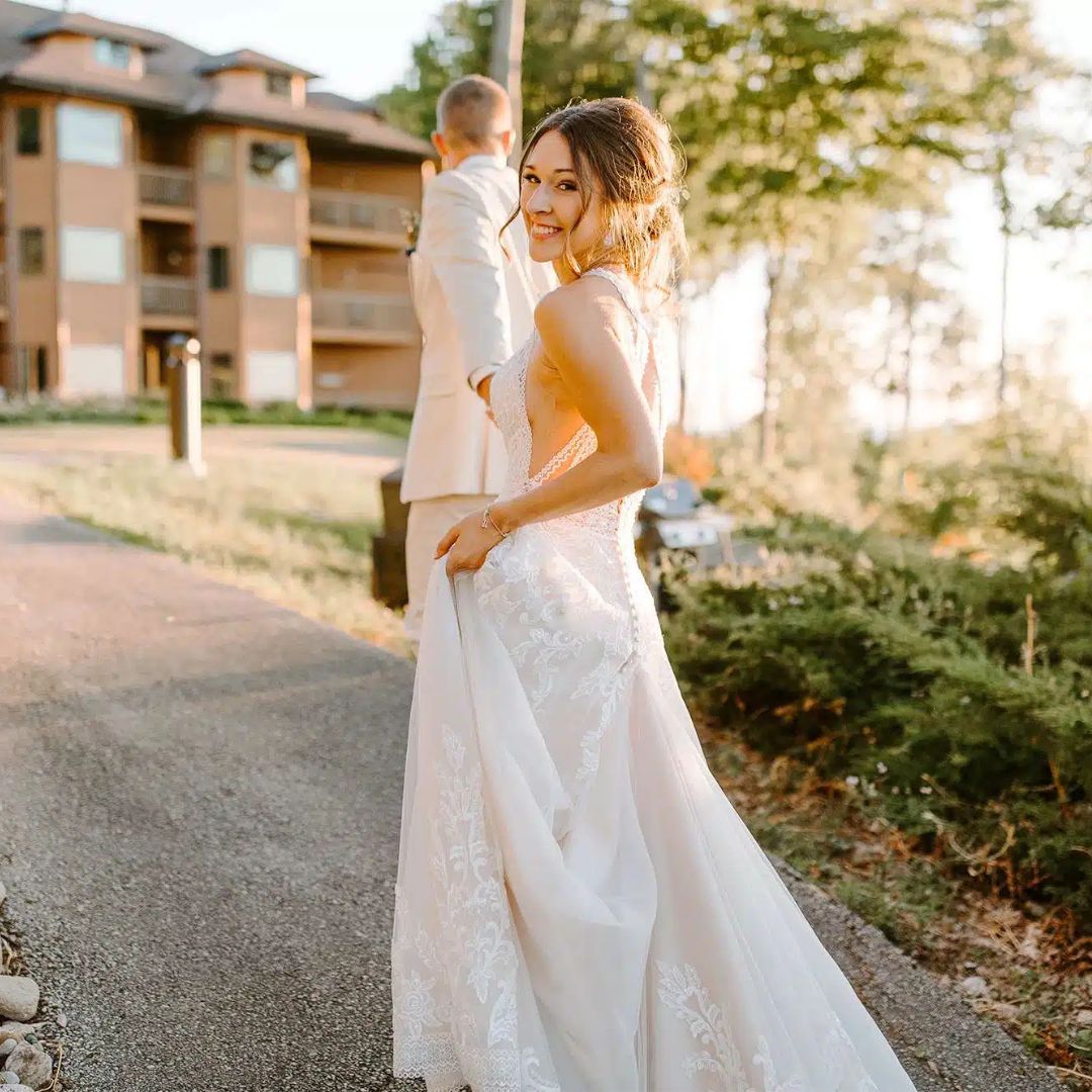 2026-03/TheLandmarkResort_WeddingPhoto1.png
