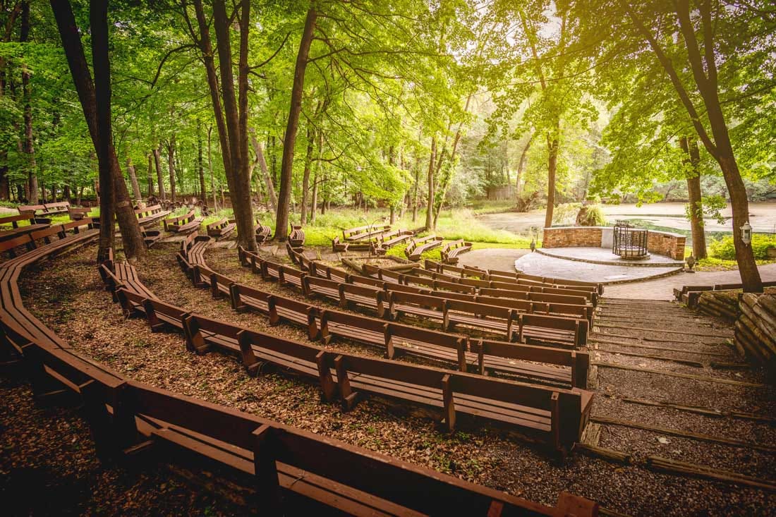 2024-12/amphitheater.jpeg