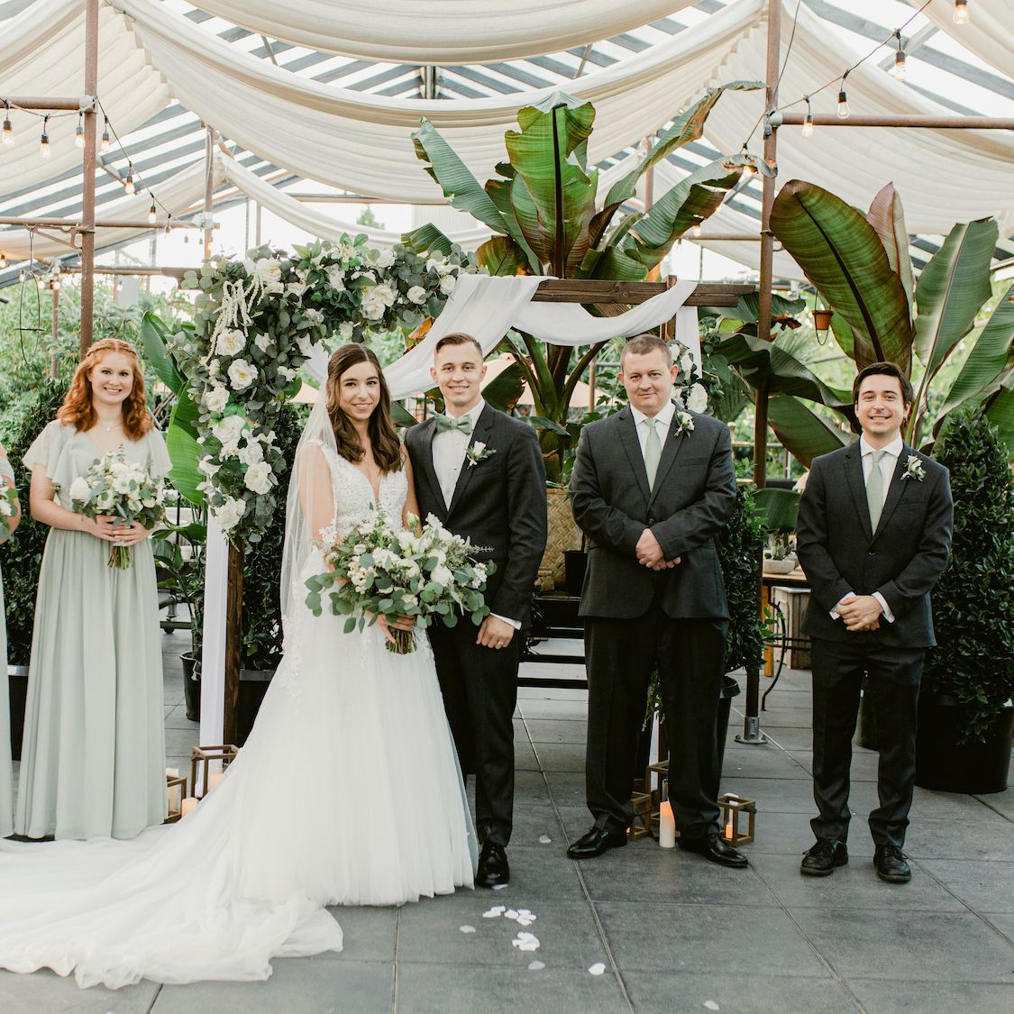 field/orbridemag_com_239elwb01_blackmesh_com/2021/image/bridalparty-65copy_0.jpg