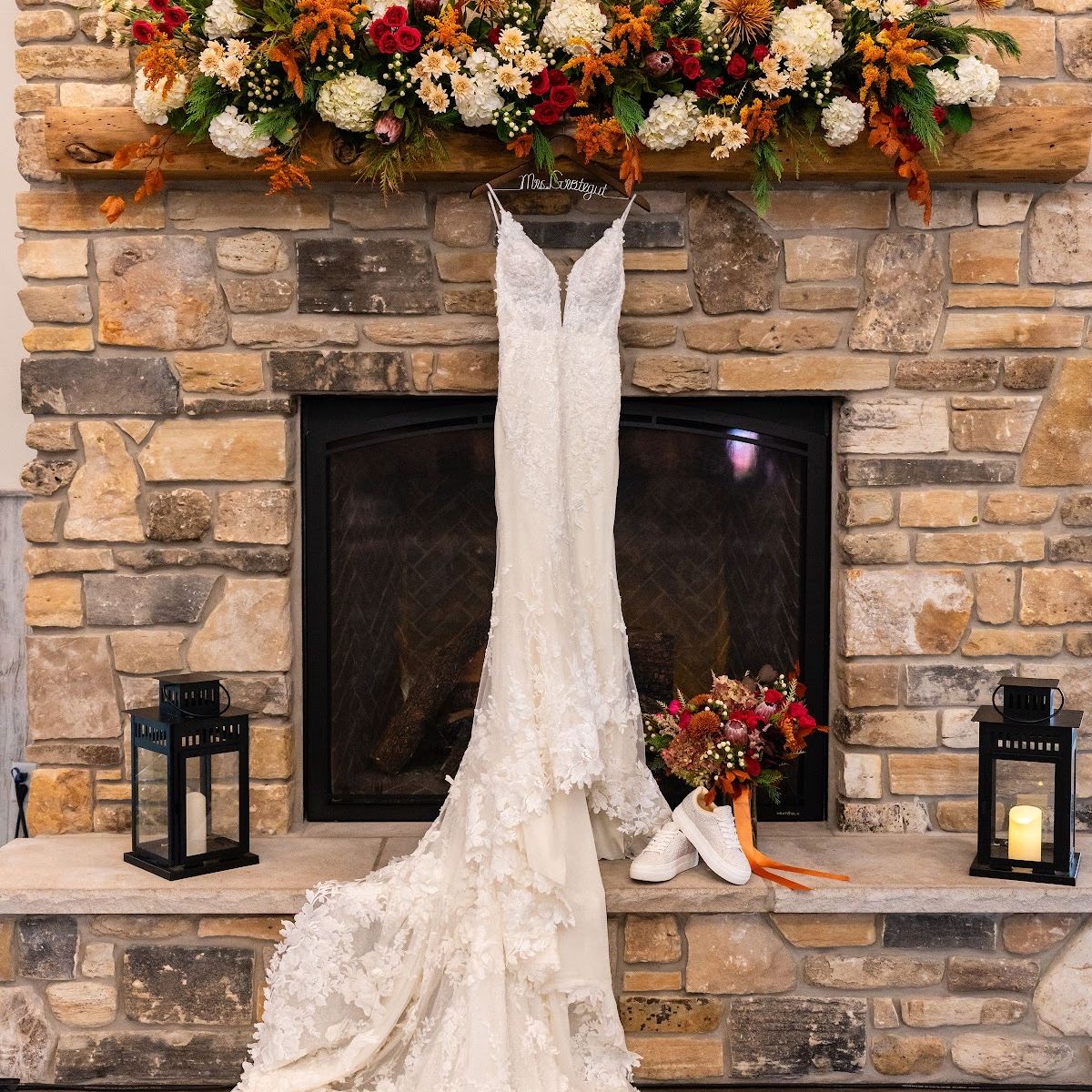 2025-03/Fall Wedding Florals by Nature's Best - photo by Klem Studios Green Bay.jpg