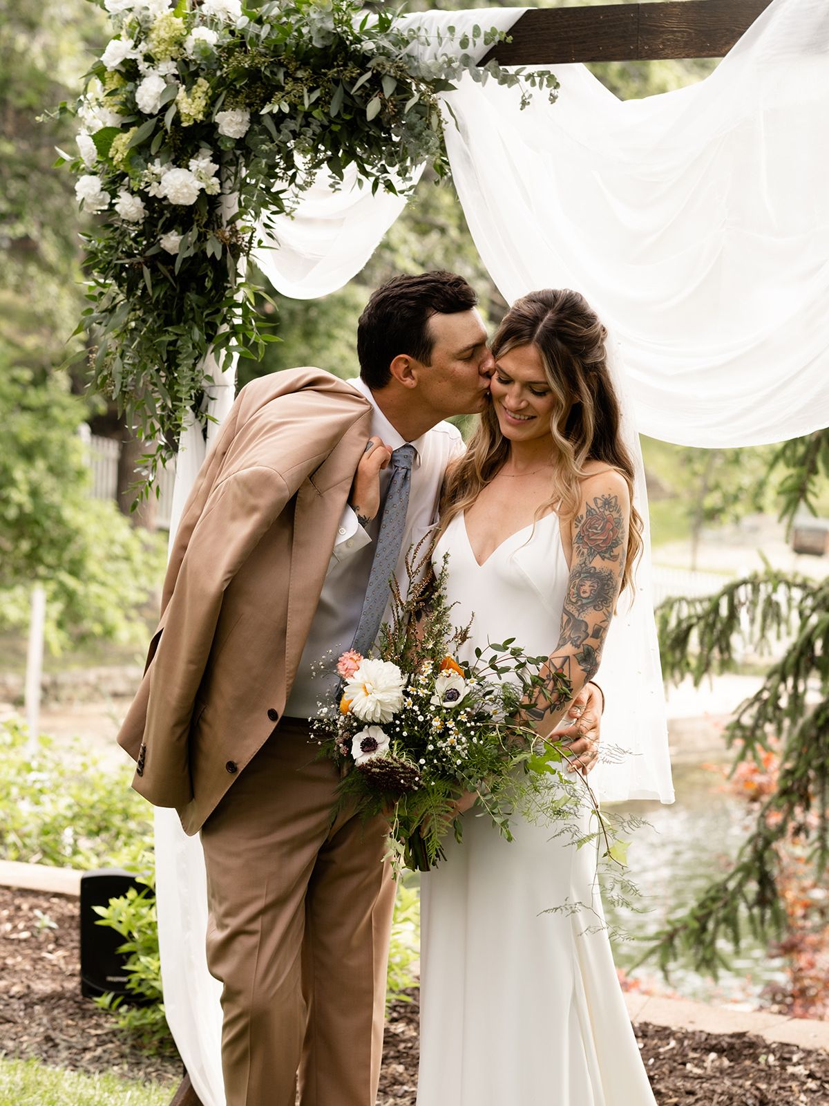 2024-09/Julie Trinh Photography The Henrys Best Omaha Wedding Photographer-121 2.jpg