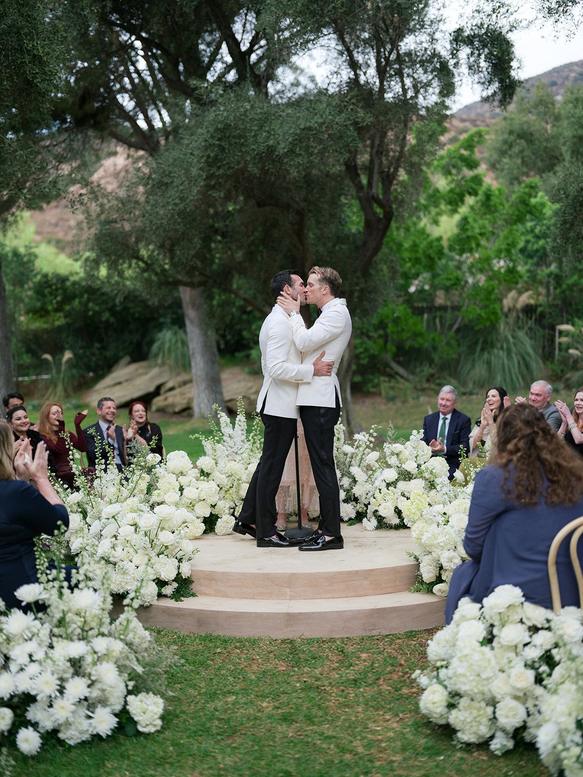 2025-07/J&M-Hummingbird-Nest-Ranch-Wedding-090_1.jpg