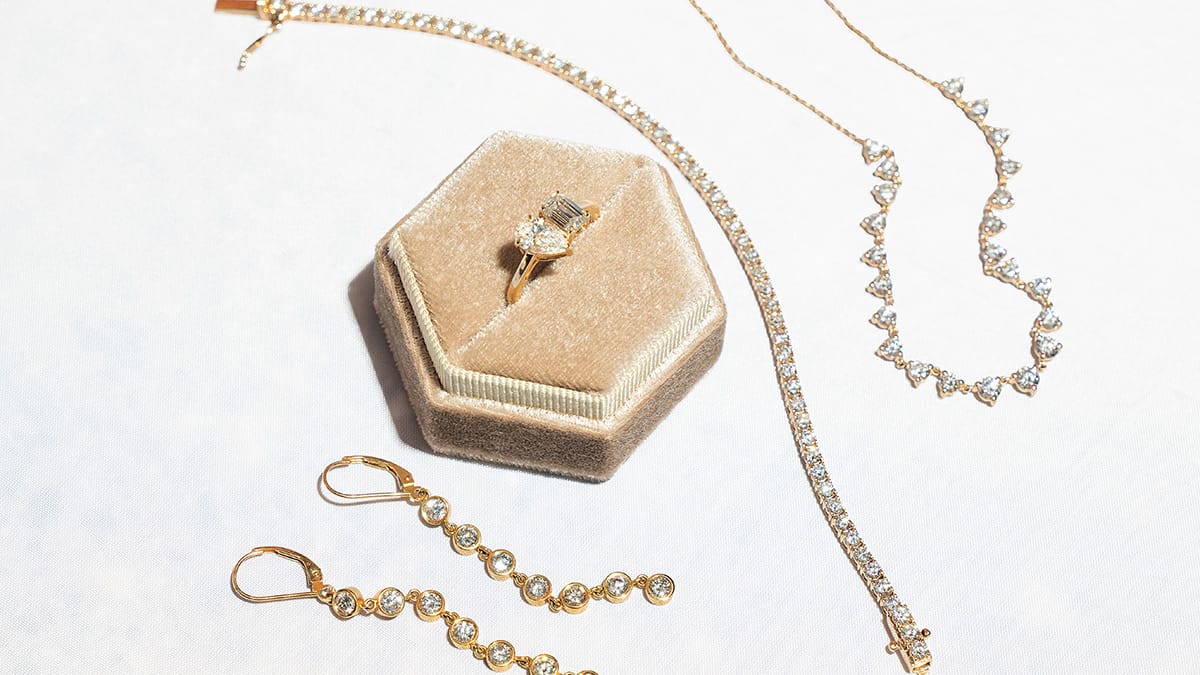 2025-02/Jewelry.jpg