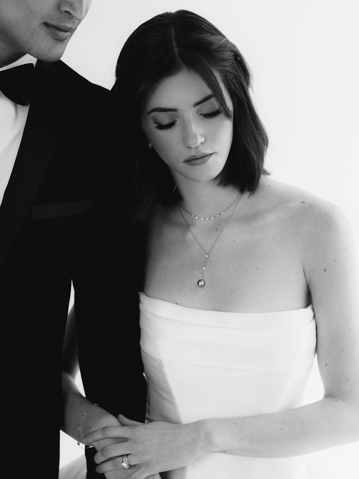 2025-06/JulieTrinhPhotographyNebraskaWeddingDayMagazineFW2025-6_0.jpg