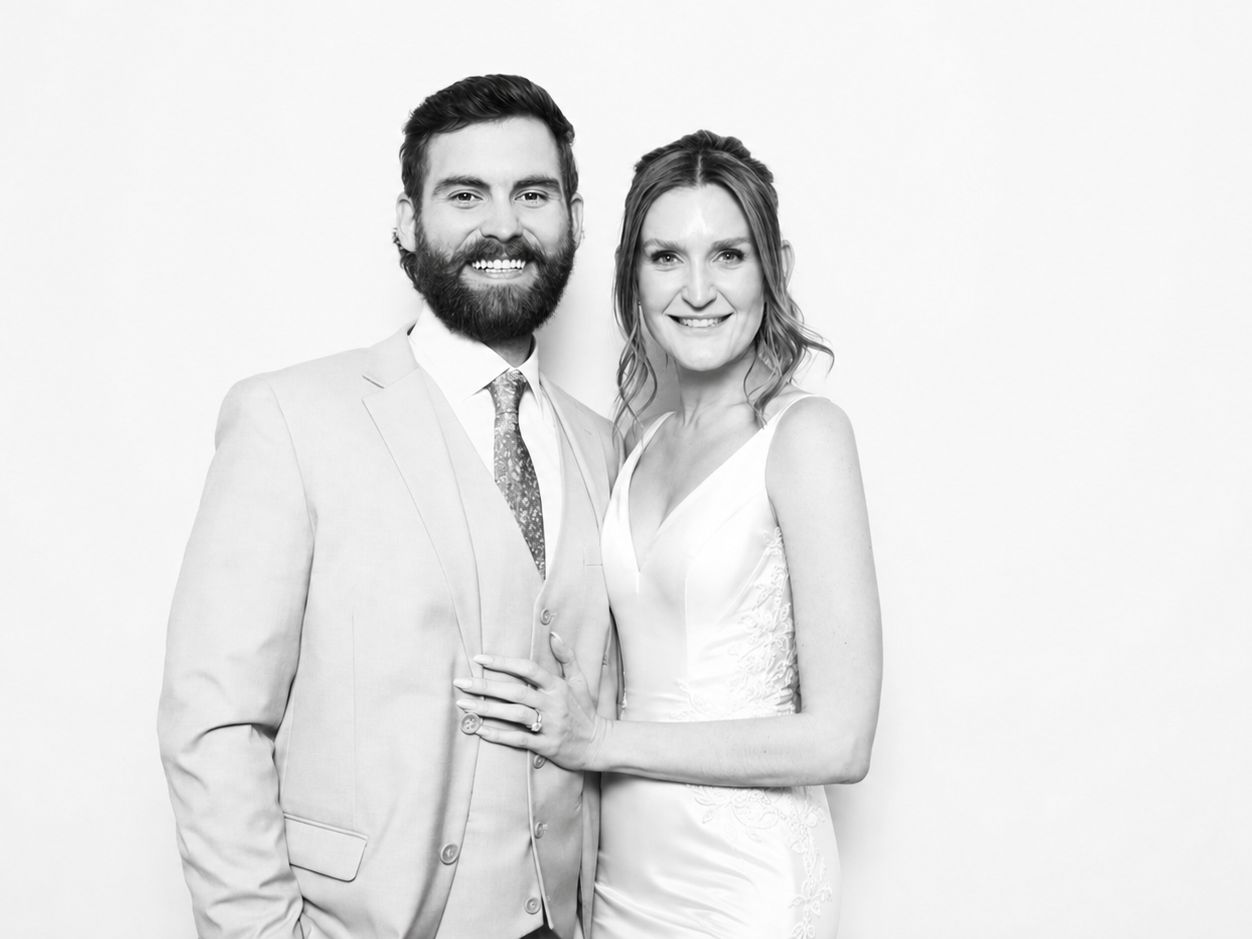 wedding picbooth az.png