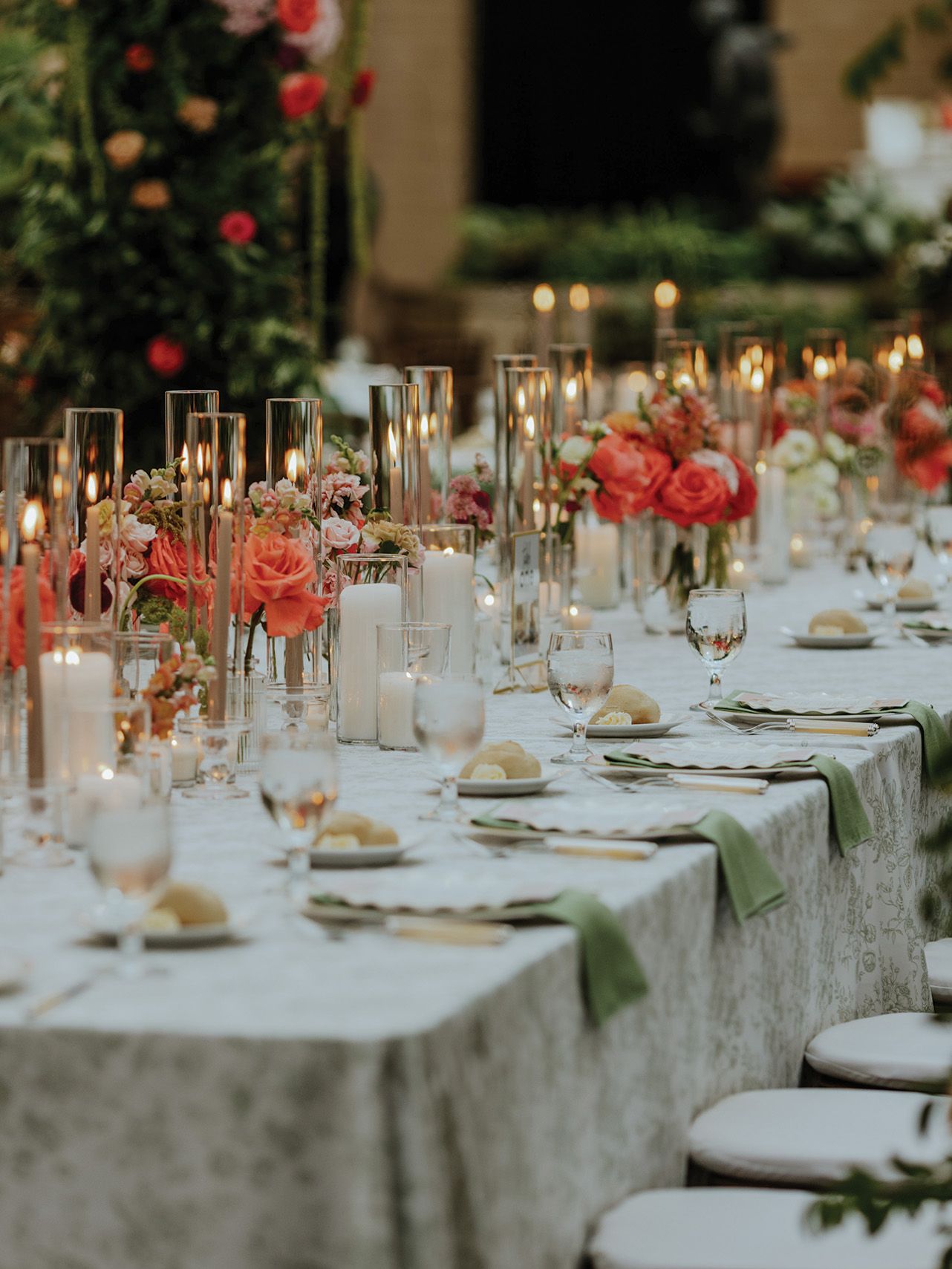 2025-01/ColorfulLauritzenGardensWedding-TheMislivecs-OmahaWeddingPhotographer-541.jpg