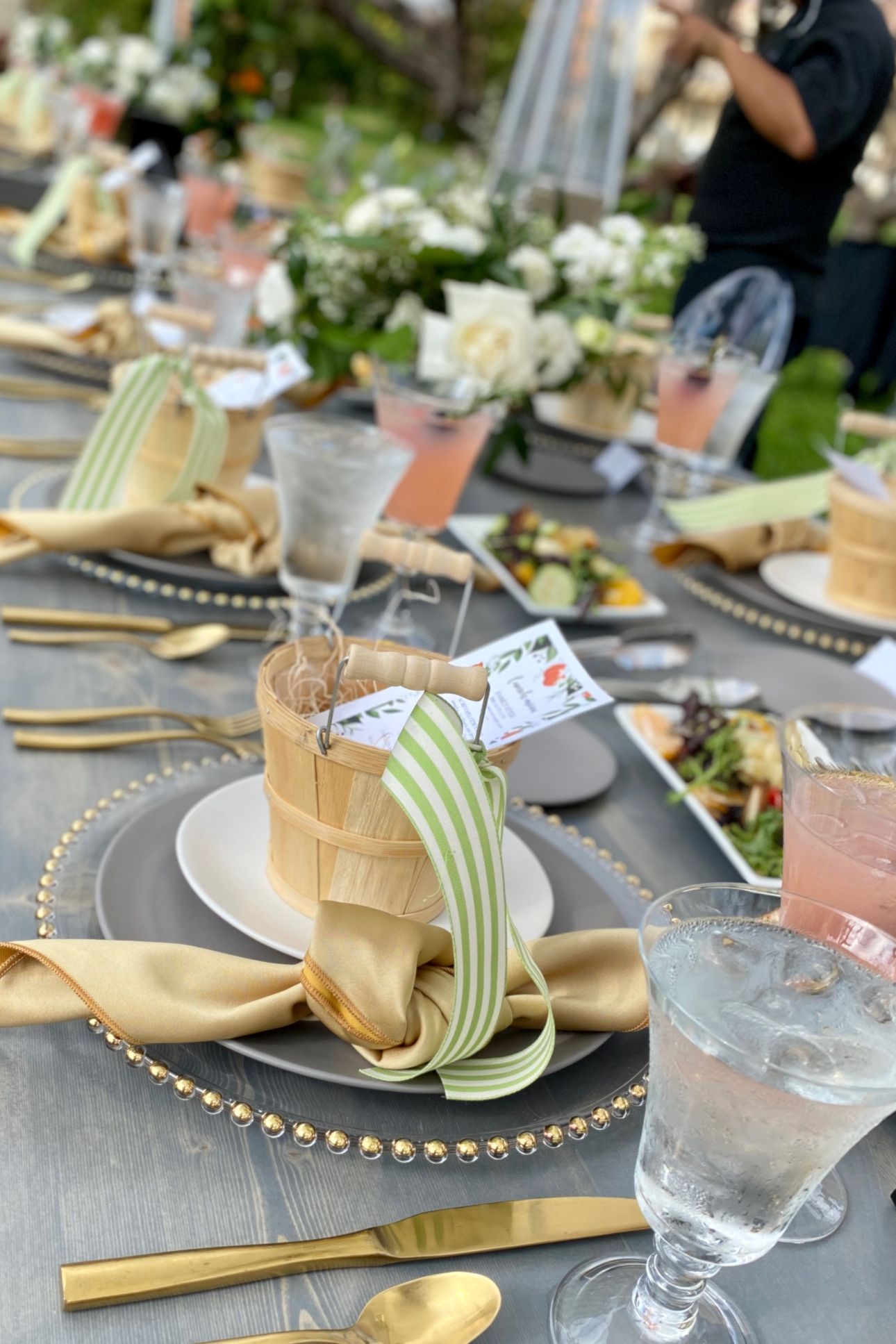 2023-11/place setting @brighteventrentals2.jpeg