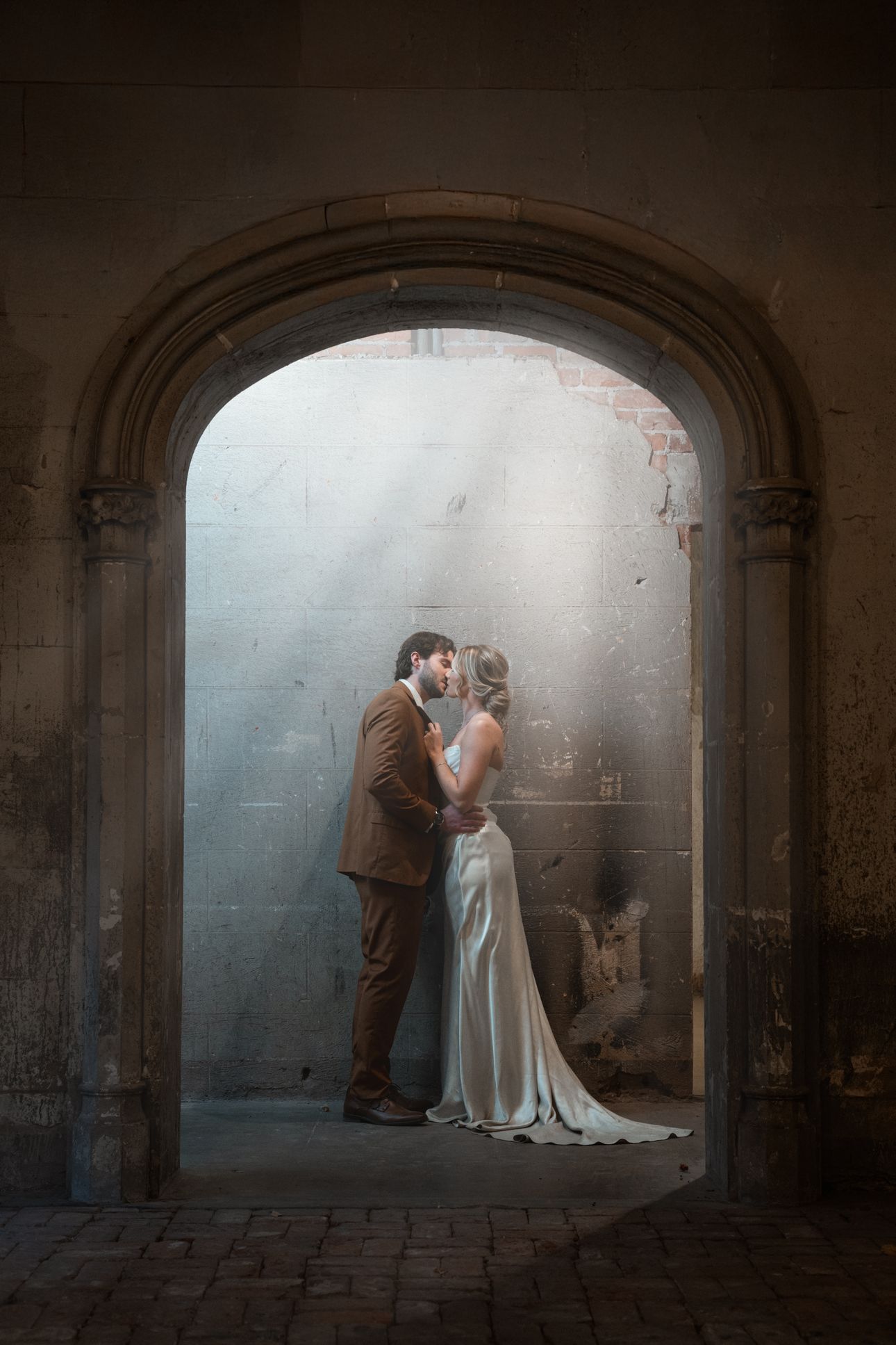 2025-10/arizona-wedding-photographer-sam-savat-the-abby-on-monroe-22.jpg