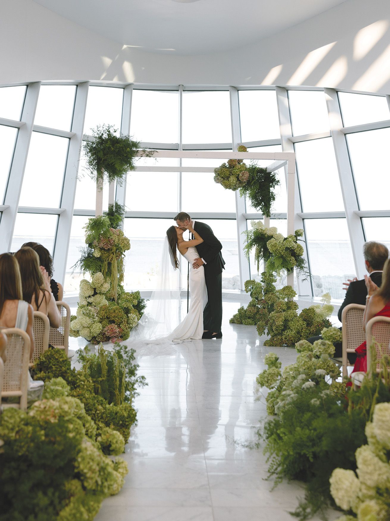 2026-08/Summer Wedding at The Milwaukee Art Museum - L+A_WLP -1991PS.jpg