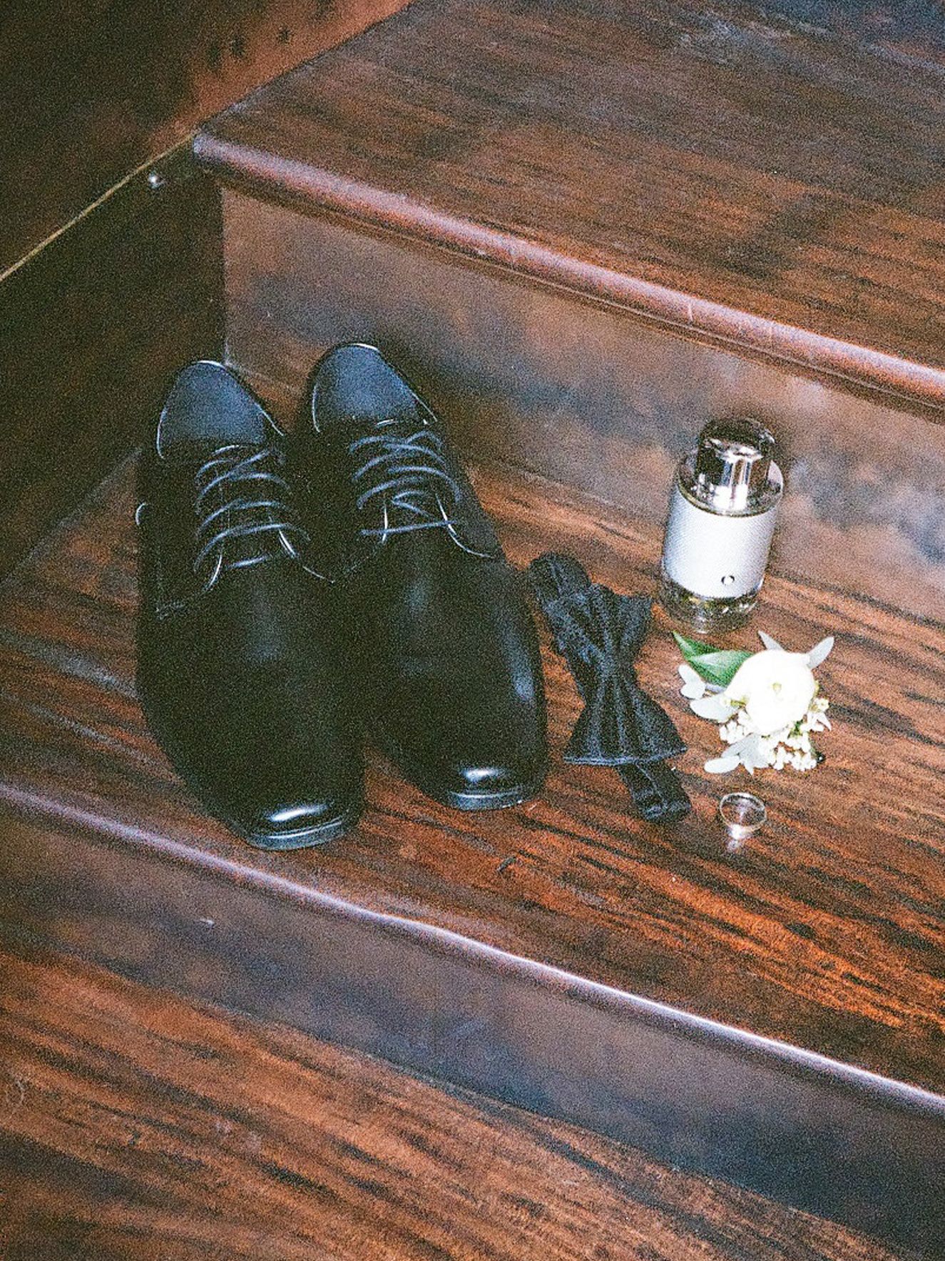 2026-08/EMILY B. PHOTO CO. -- Oregon Wedding Photographer -- Lindsey + Scott -- Chateau De Harpe -- FILM-2_0.jpg