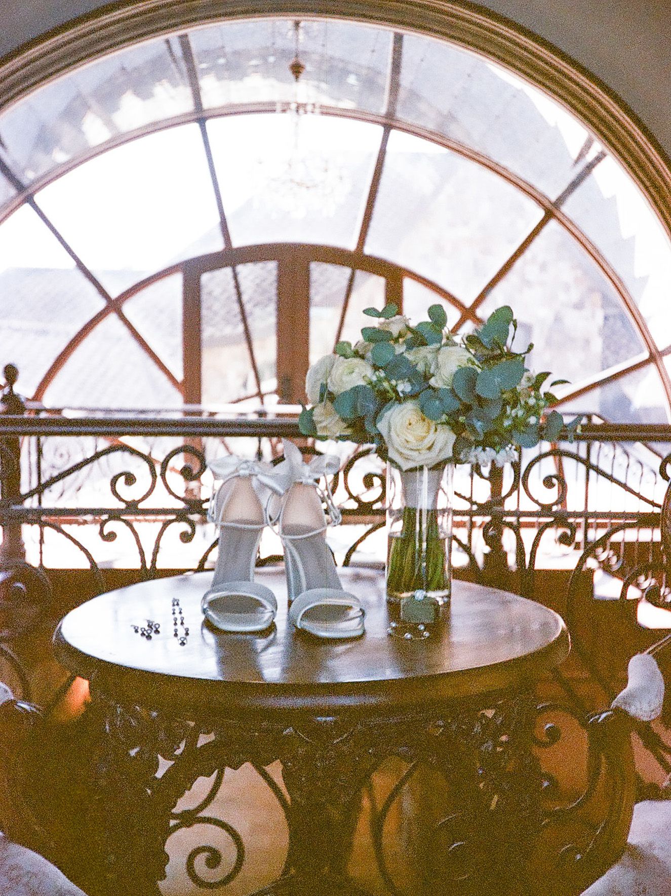 2026-08/EMILY B. PHOTO CO. -- Oregon Wedding Photographer -- Lindsey + Scott -- Chateau De Harpe -- FILM-3_0.jpg