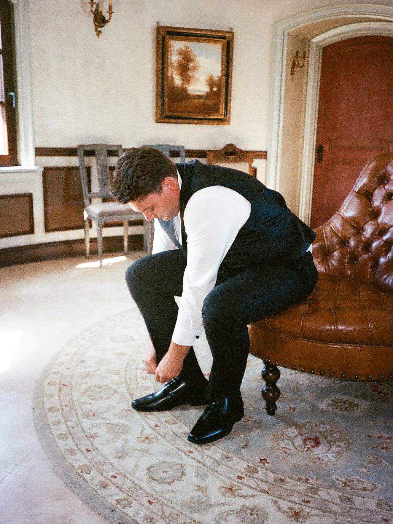 2026-08/EMILY B. PHOTO CO. -- Oregon Wedding Photographer -- Lindsey + Scott -- Chateau De Harpe -- FILM-5_0.jpg