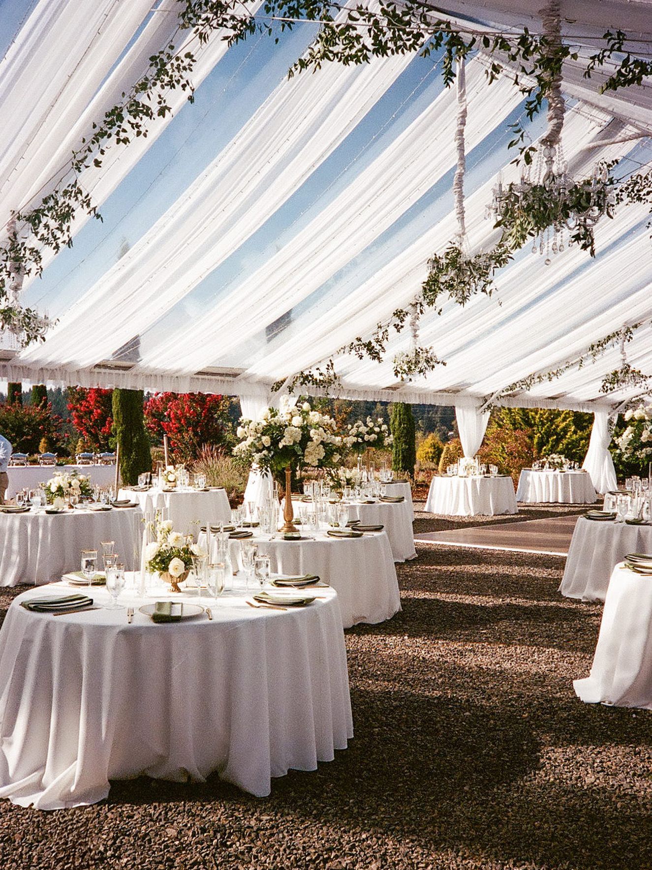 2026-08/EMILY B. PHOTO CO. -- Oregon Wedding Photographer -- Lindsey + Scott -- Chateau De Harpe -- FILM-19.jpg