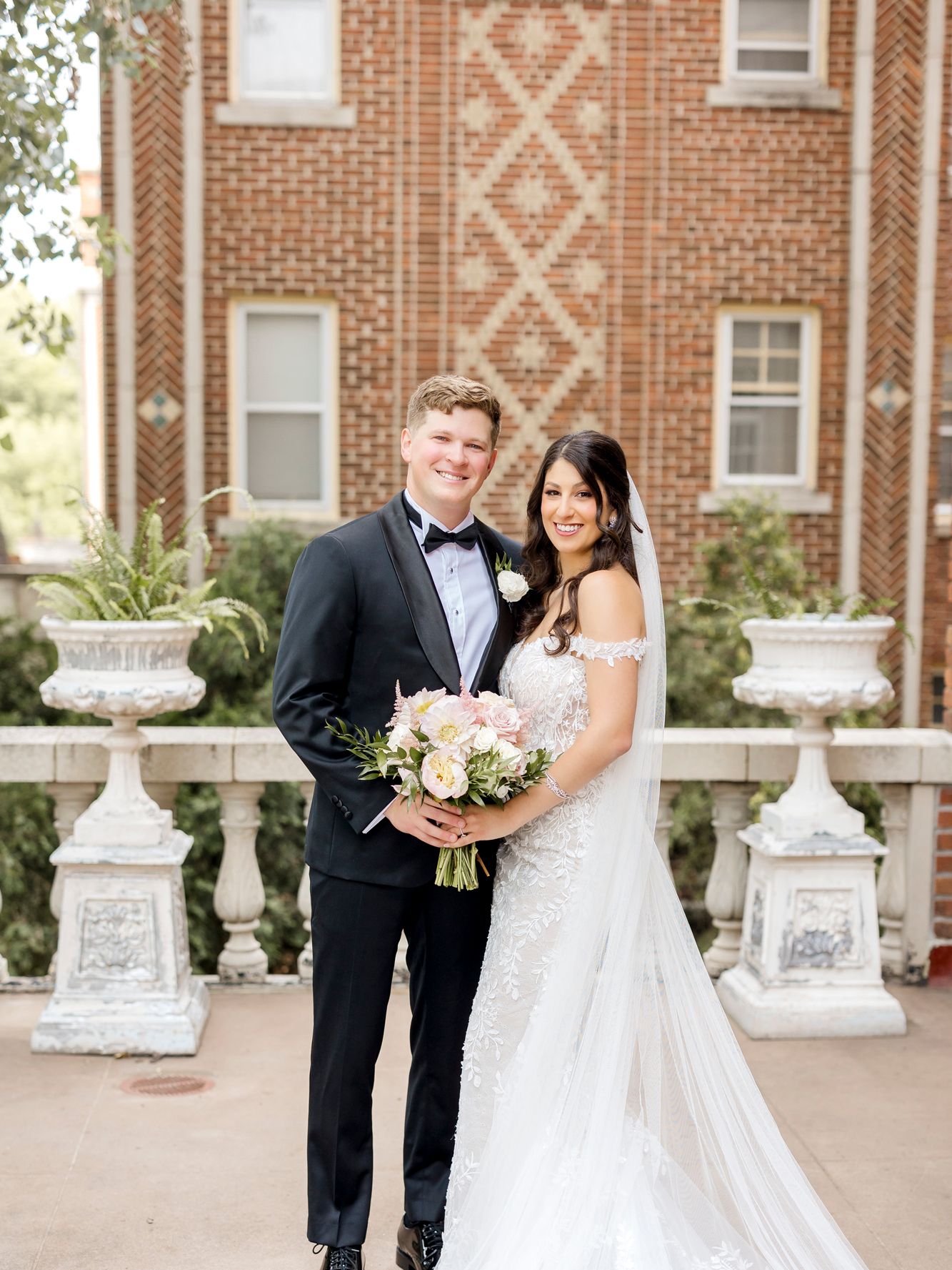 2025-09/beach-club-minneapolis-wedding-photos-alexandra-robyn-162.jpg