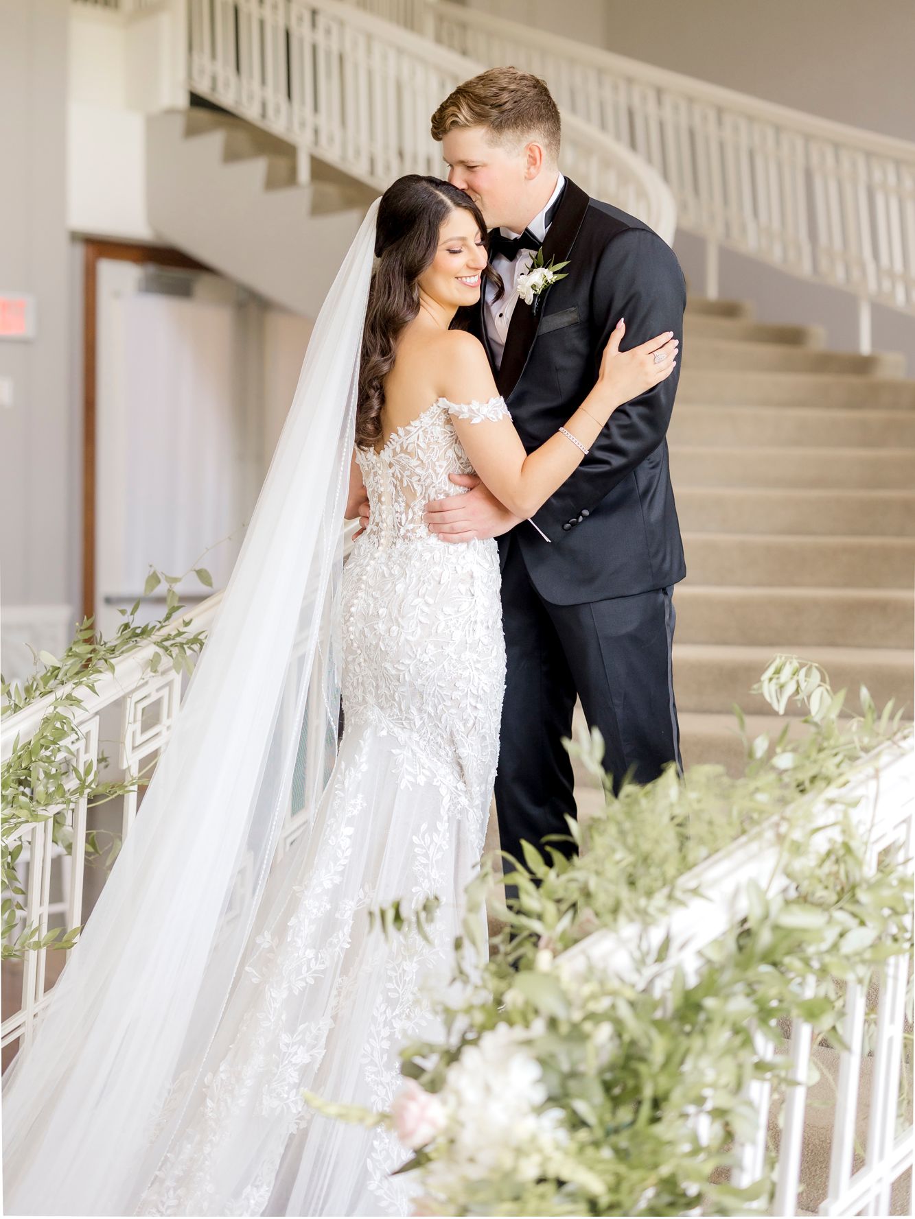2025-09/beach-club-minneapolis-wedding-photos-alexandra-robyn-225.jpg