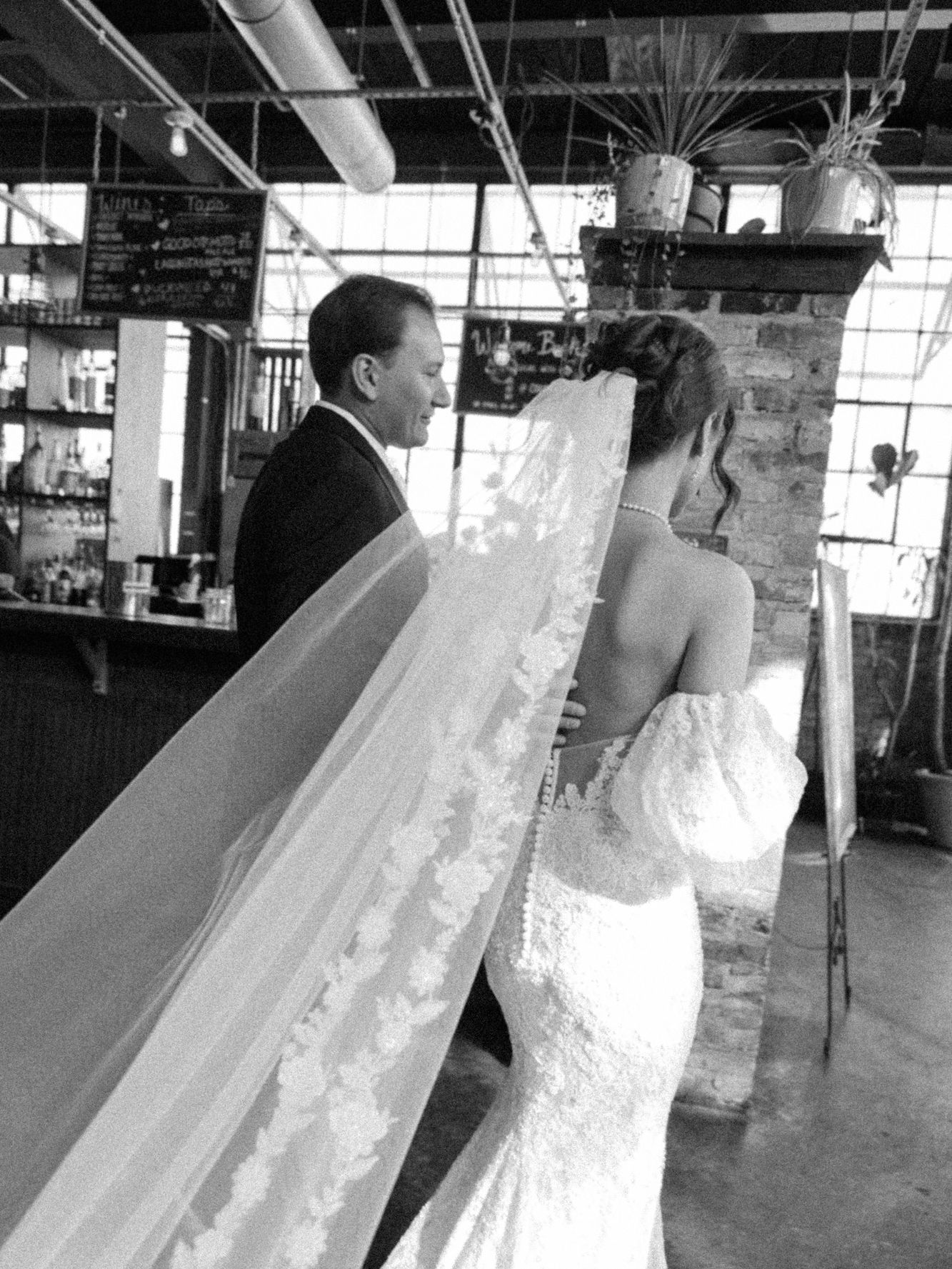 2026-02/vintage-milwaukee-wedding29.jpg