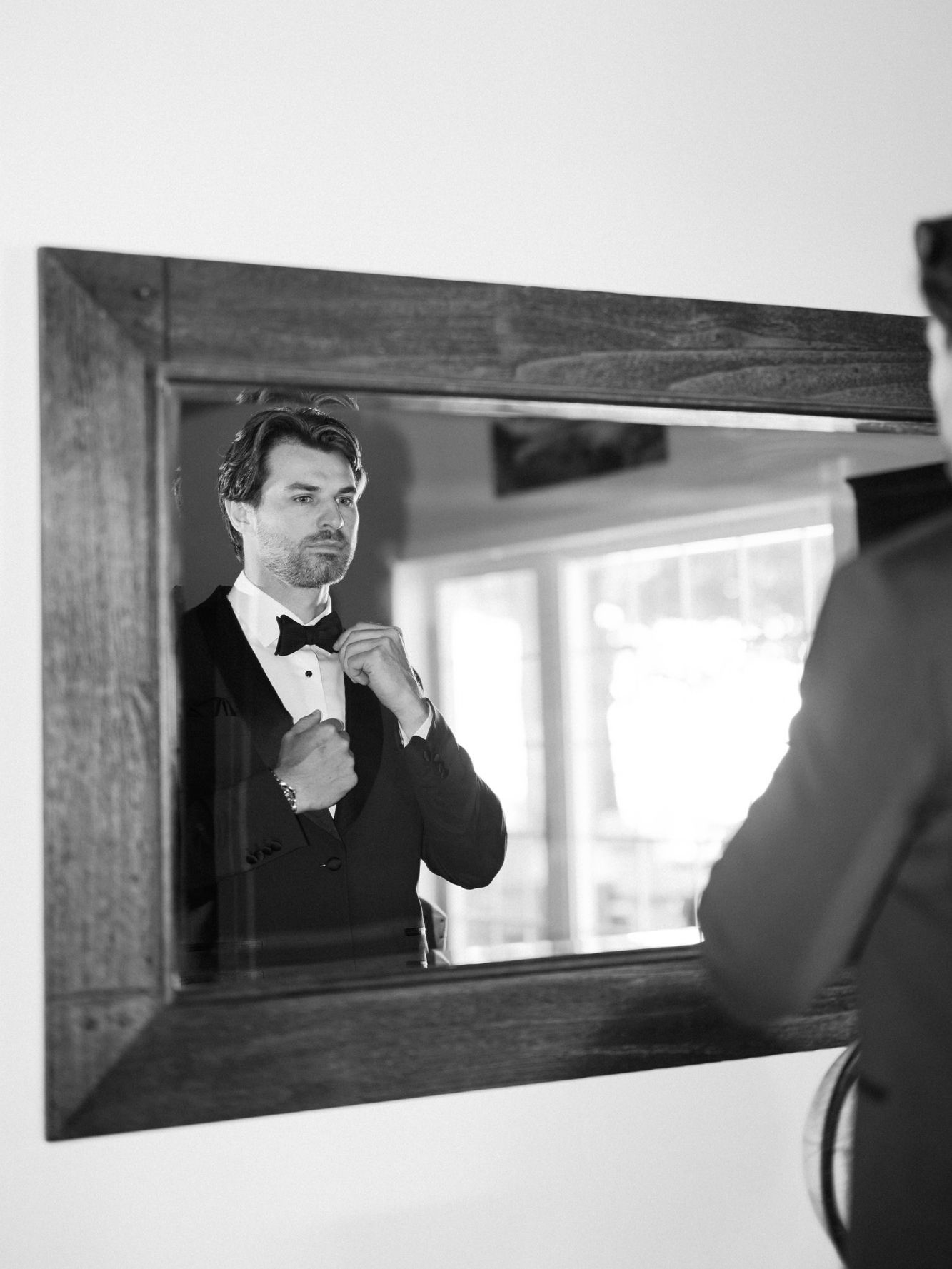 2026-03/LivByGrace-Fargo-Minneapolis-Wedding-Photographer-Emily&Riley-GettingReady-70.jpg