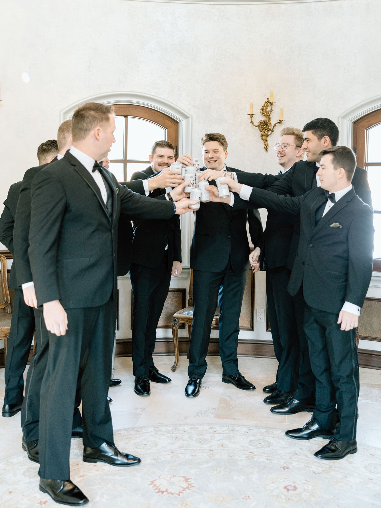 2026-08/EMILY B. PHOTO CO. -- Oregon Wedding Photographer -- Lindsey + Scott -- Chateau De Harpe -- GETTING READY-31_0.jpg