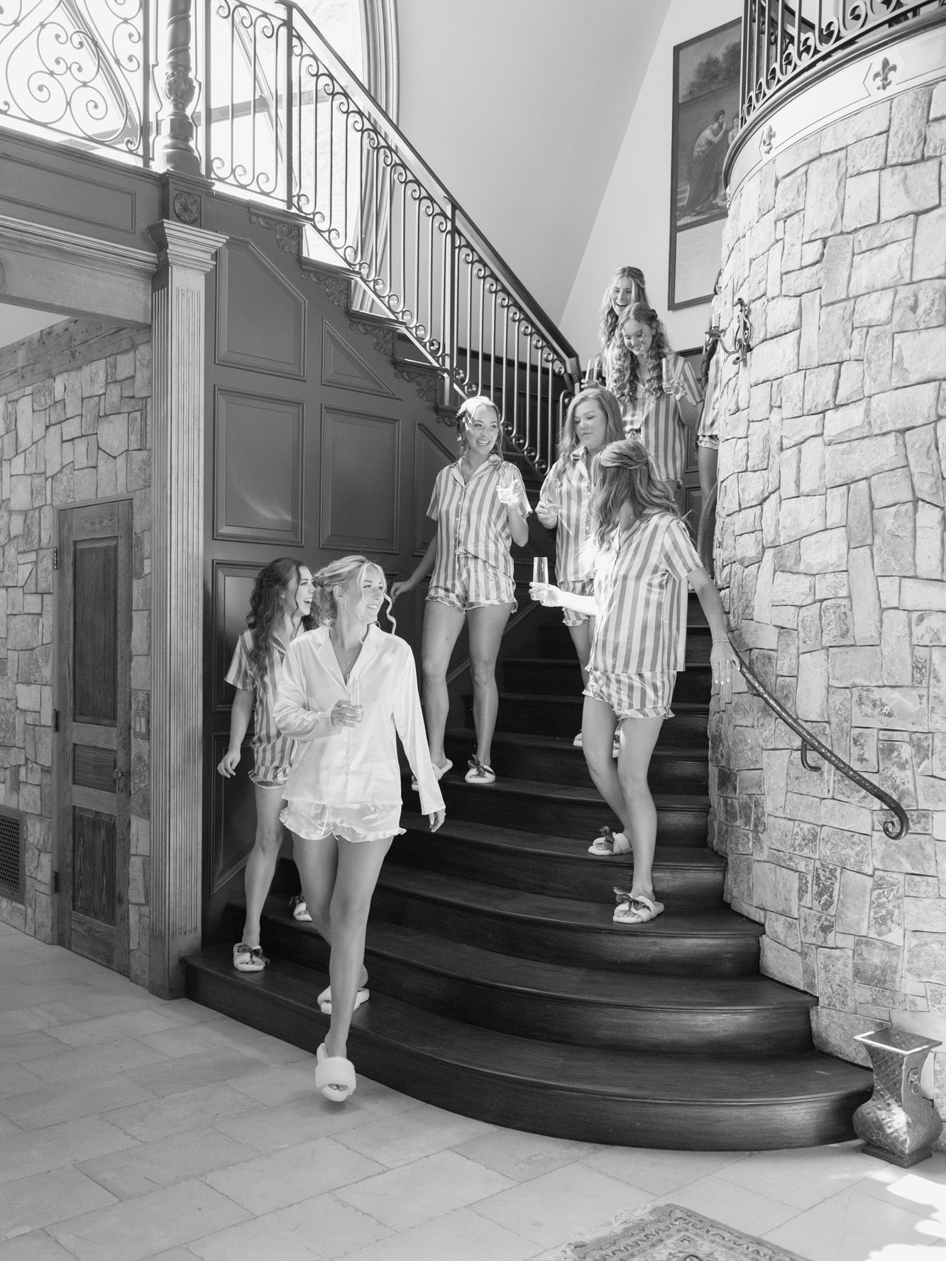 2026-08/EMILY B. PHOTO CO. -- Oregon Wedding Photographer -- Lindsey + Scott -- Chateau De Harpe -- GETTING READY-46_0.jpg