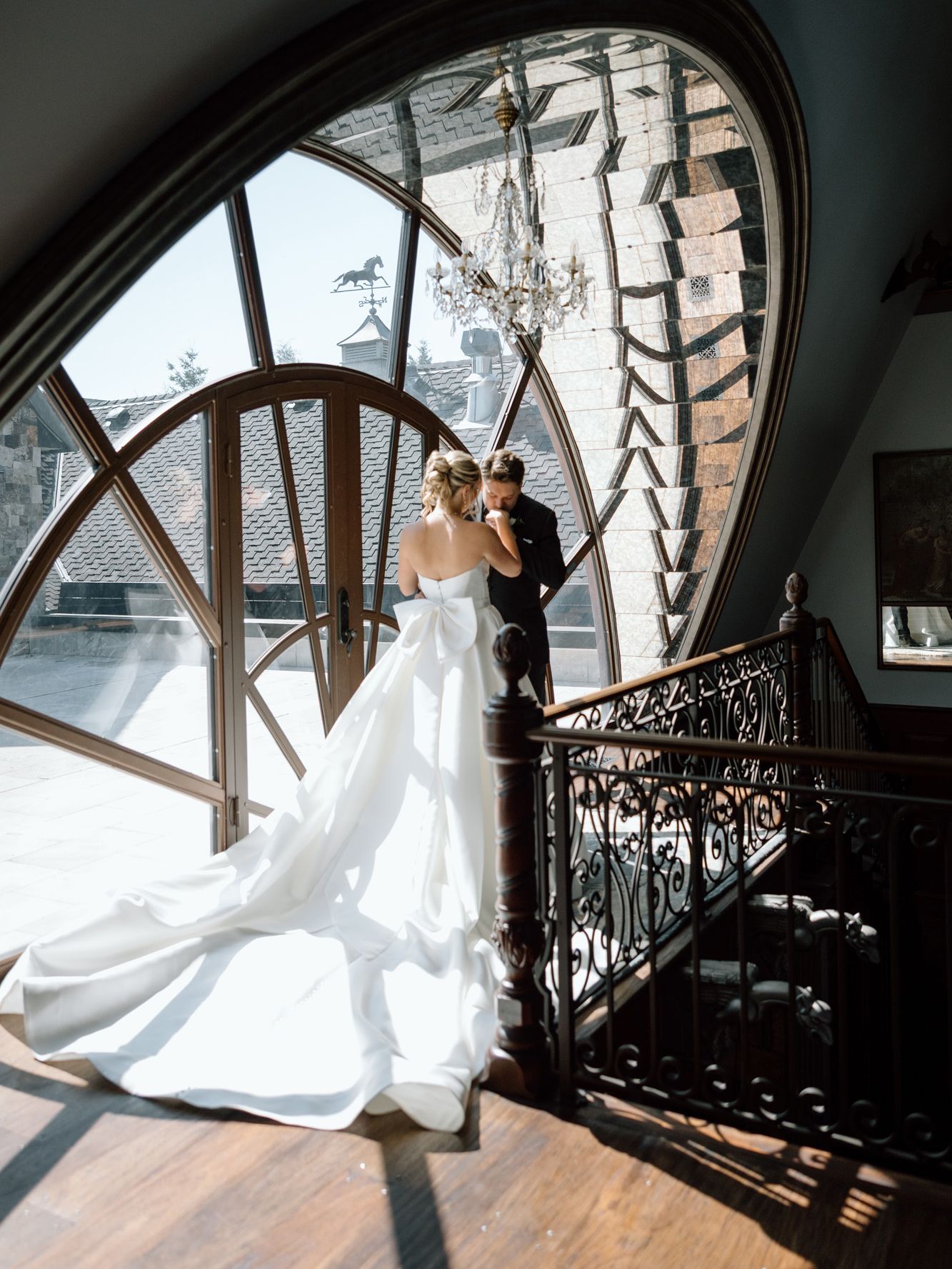 2026-08/EMILY B. PHOTO CO. -- Oregon Wedding Photographer -- Lindsey + Scott -- Chateau De Harpe -- BRIDALS-24.jpg