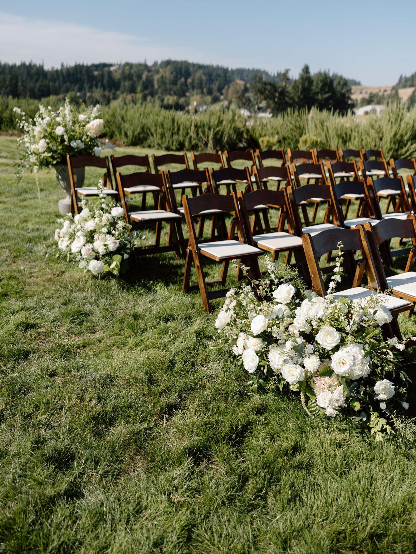 2026-08/EMILY B. PHOTO CO. -- Oregon Wedding Photographer -- Lindsey + Scott -- Chateau De Harpe -- DETAILS-41.jpg