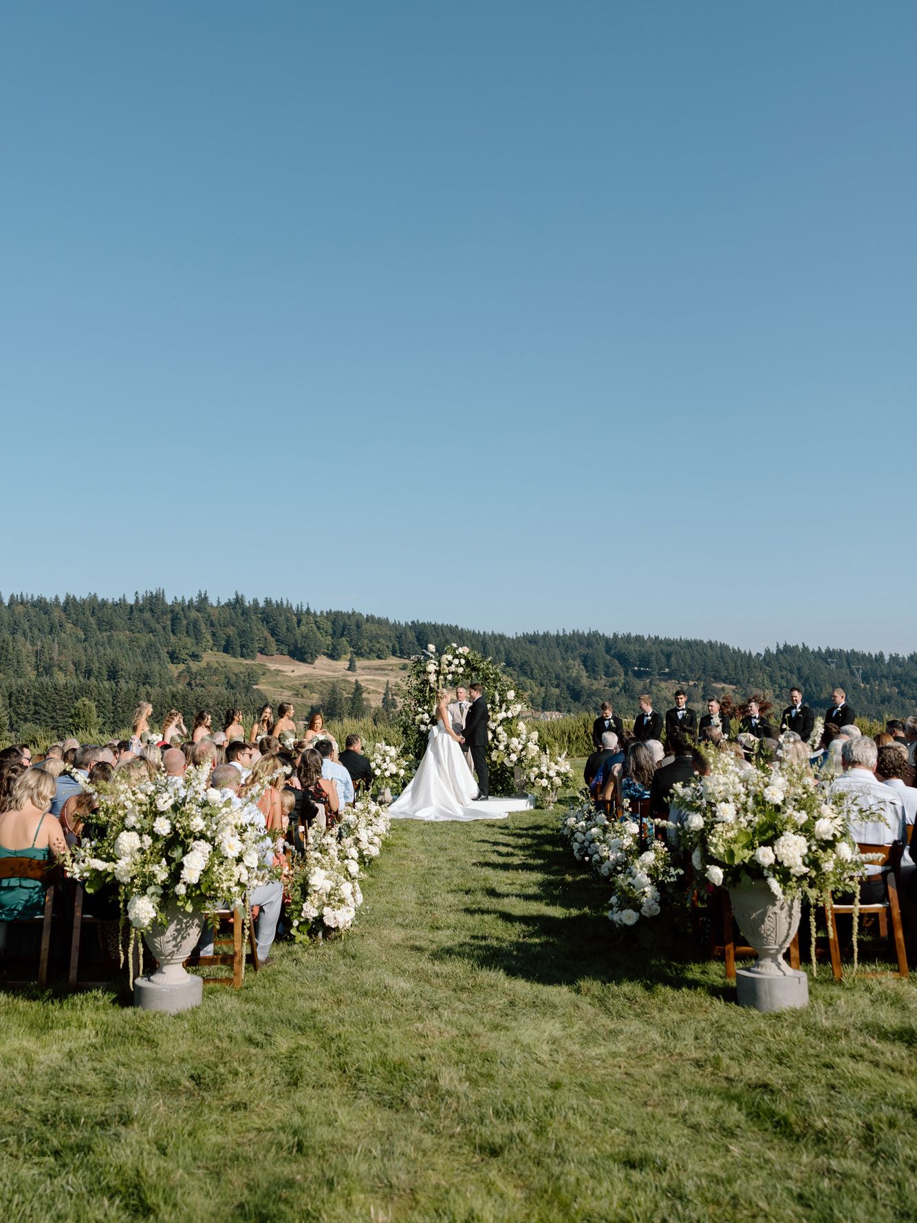 2026-08/EMILY B. PHOTO CO. -- Oregon Wedding Photographer -- Lindsey + Scott -- Chateau De Harpe -- CEREMONY-73.jpg