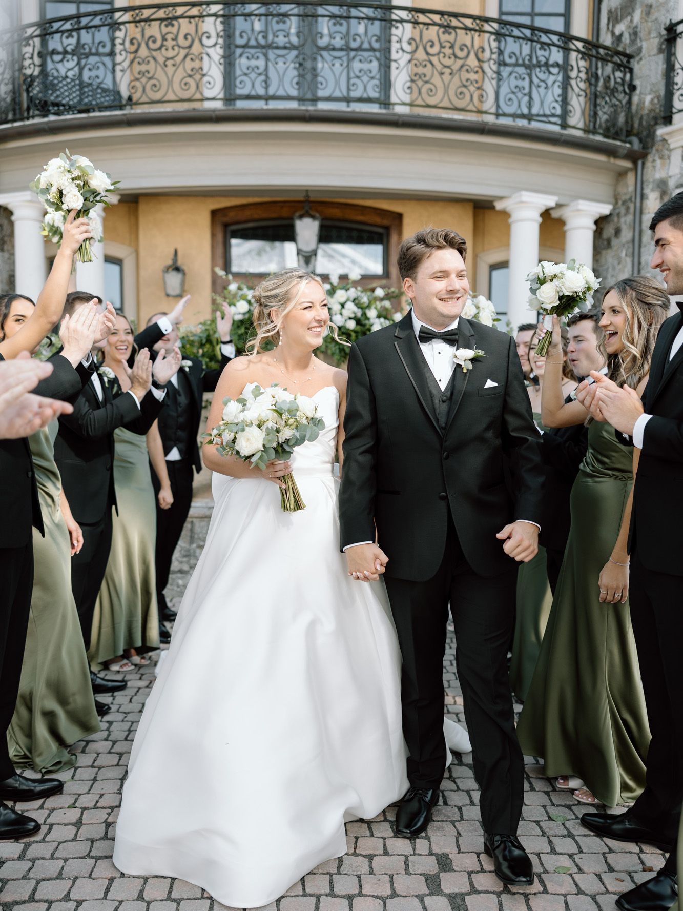 2026-08/EMILY B. PHOTO CO. -- Oregon Wedding Photographer -- Lindsey + Scott -- Chateau De Harpe -- BRIDAL PARTY-52.jpg