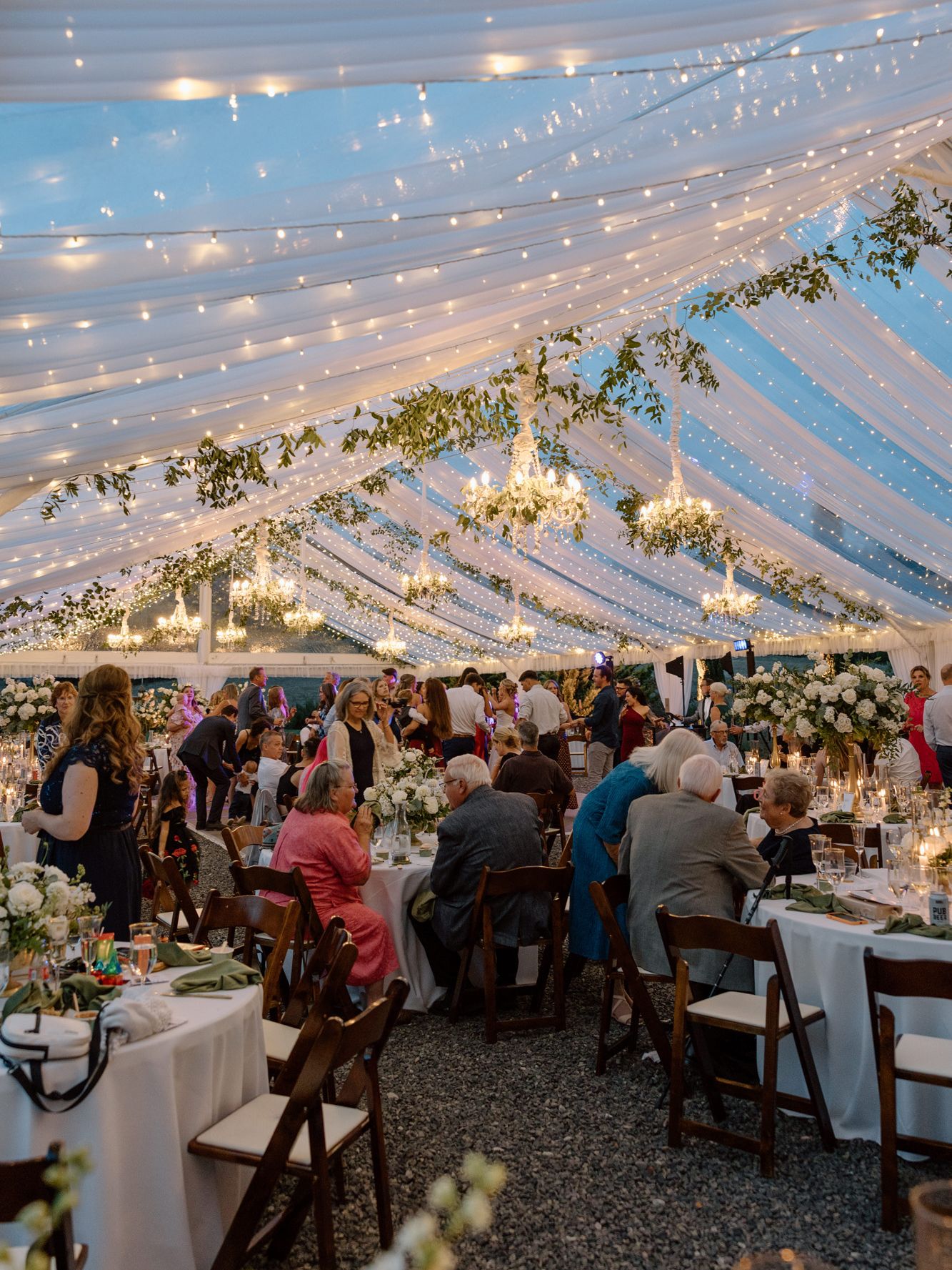 2026-08/EMILY B. PHOTO CO. -- Oregon Wedding Photographer -- Lindsey + Scott -- Chateau De Harpe -- RECEPTION-245.jpg