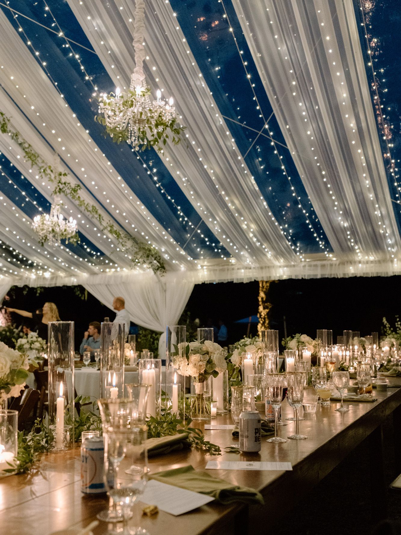 2026-08/EMILY B. PHOTO CO. -- Oregon Wedding Photographer -- Lindsey + Scott -- Chateau De Harpe -- RECEPTION-243.jpg