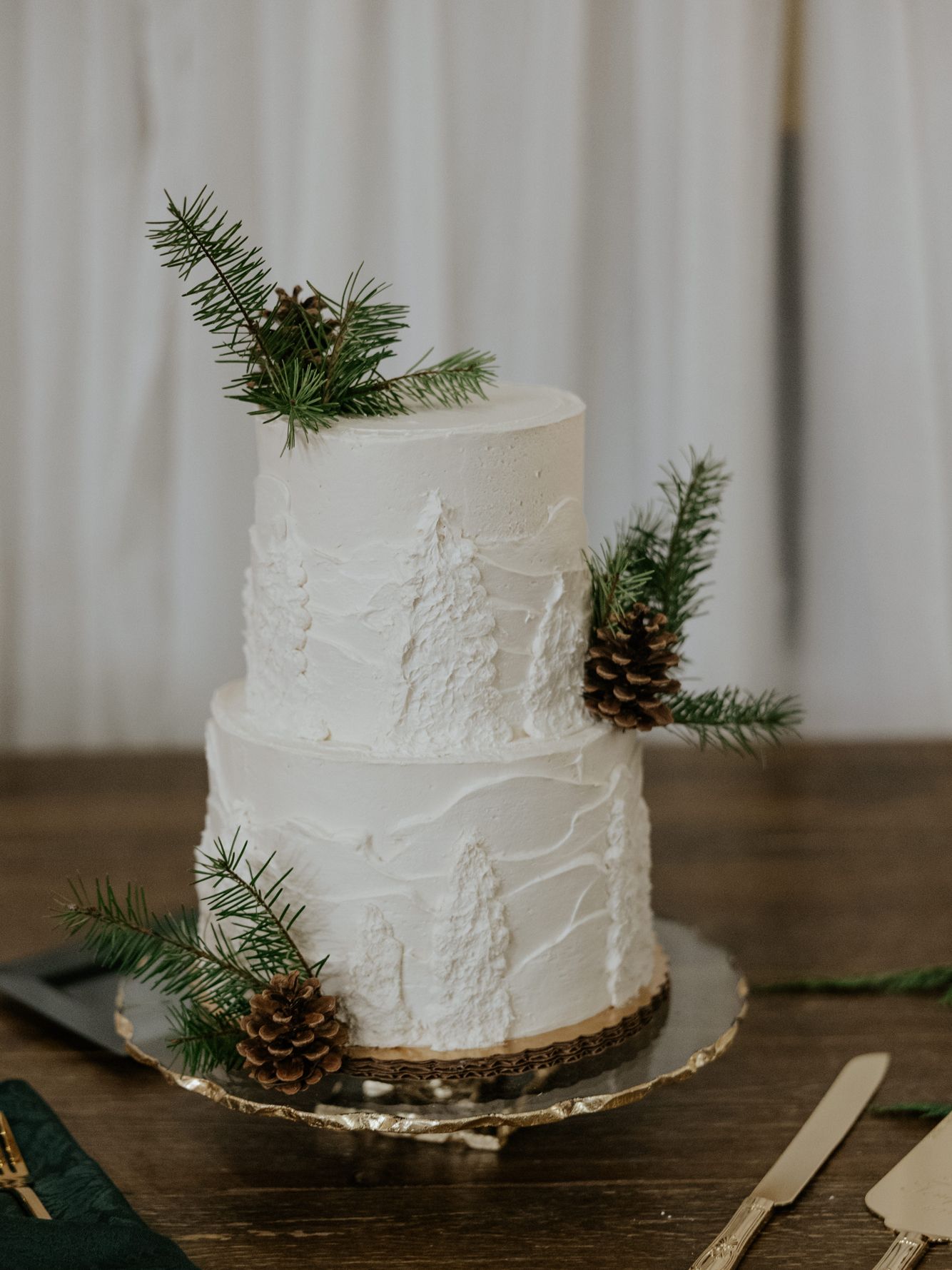2025-10/TheBarnatBenningtonMagicalWinterWedding-TheTenopirs-TrinJensenPhotography-558.jpg