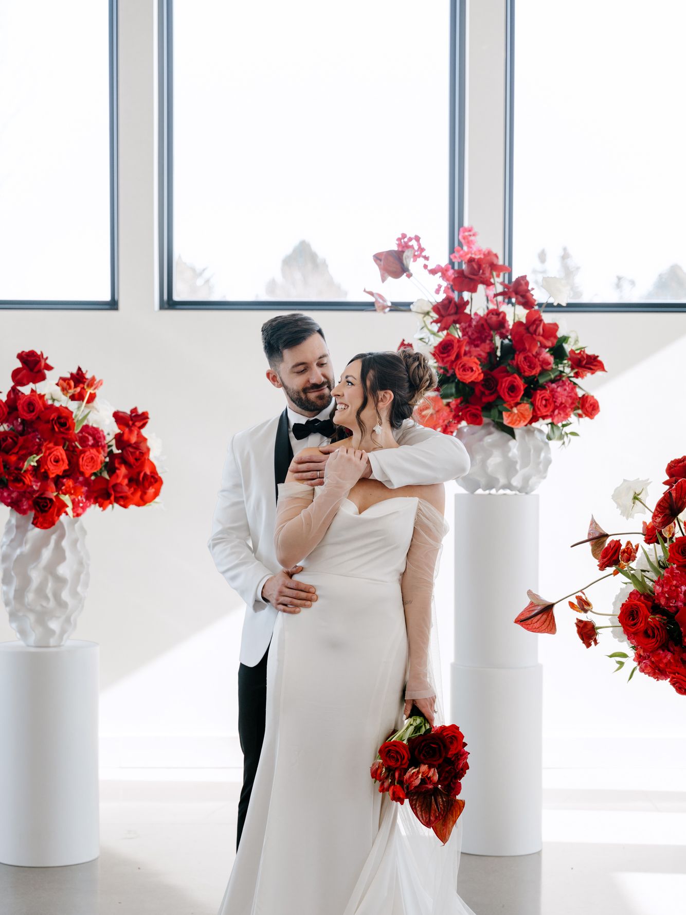 2025-10/modern minnesota wedding with red florals-85.jpg